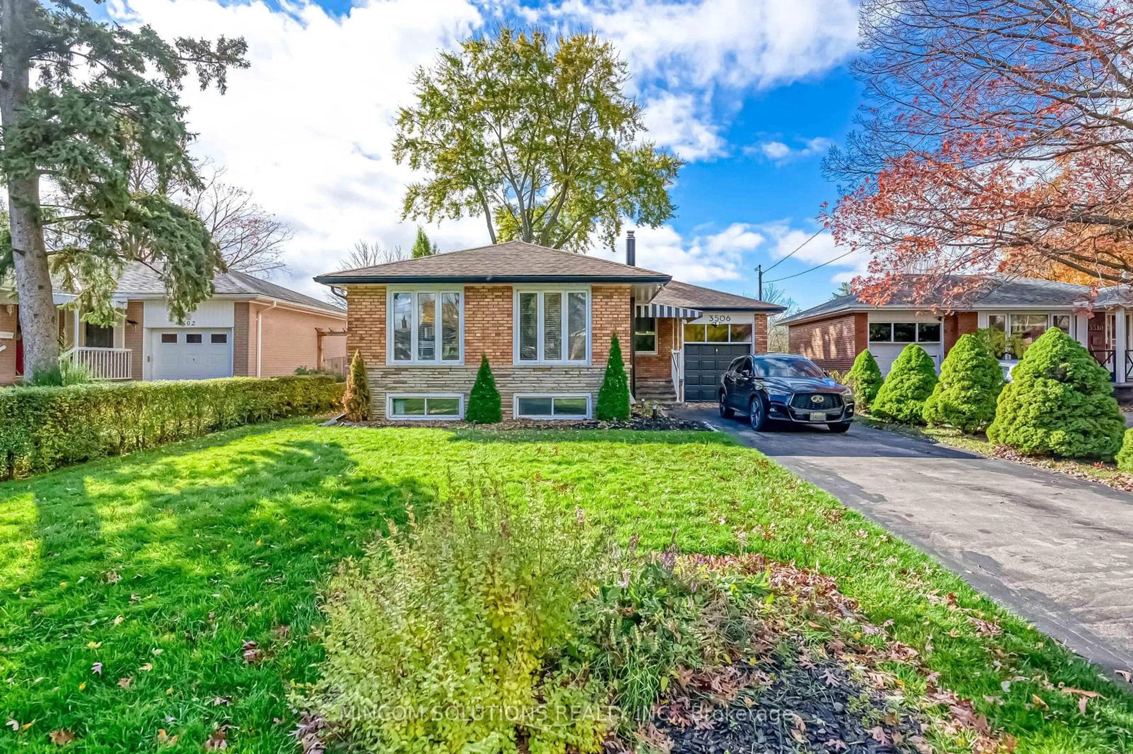 Frontside or backside of a home, the street view for 3506 Orion Cres, Mississauga Ontario L5C 2H8