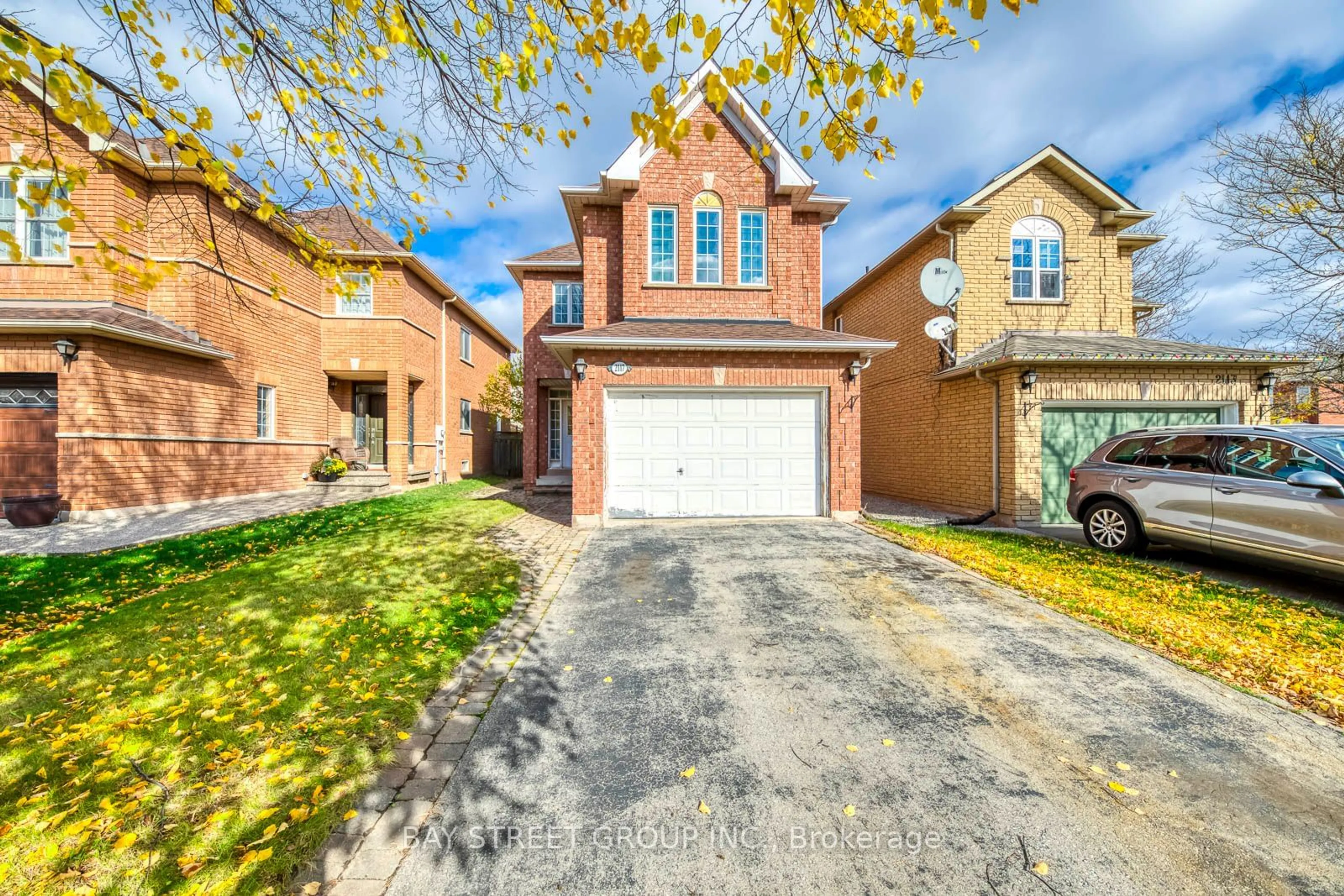 Home with brick exterior material for 2117 Glenfield Rd, Oakville Ontario L6M 3S4