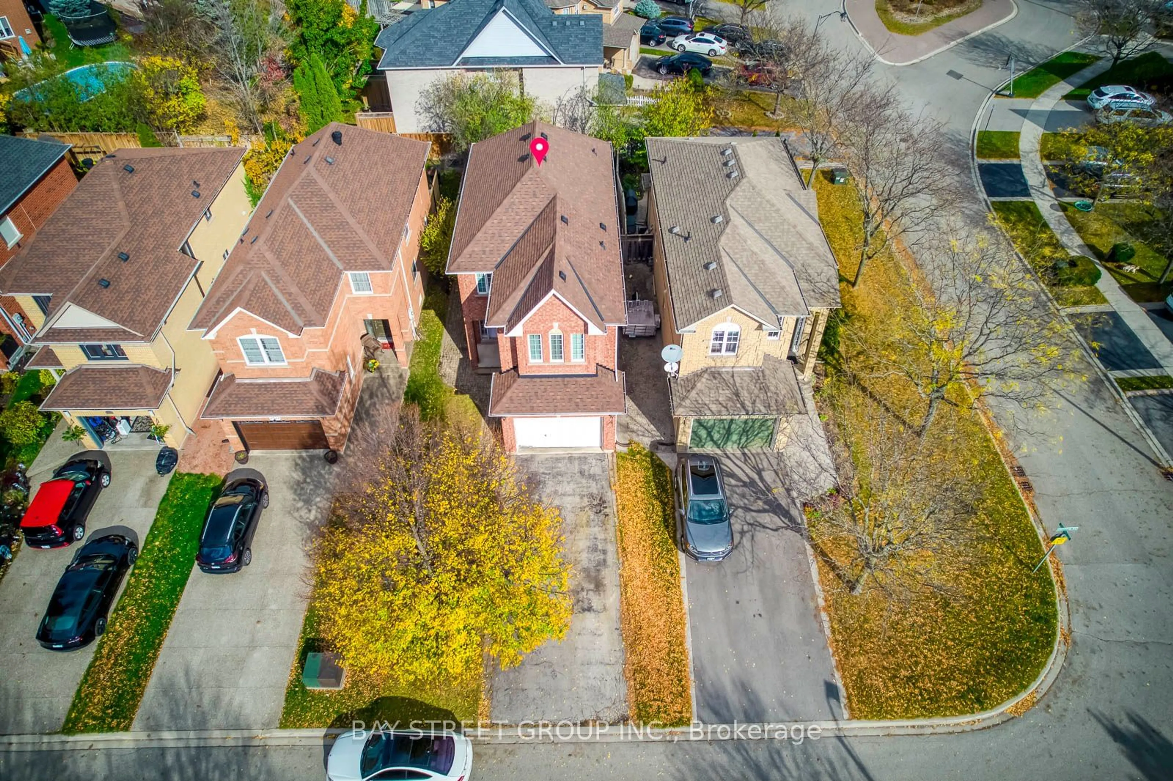 A pic from exterior of the house or condo, the street view for 2117 Glenfield Rd, Oakville Ontario L6M 3S4