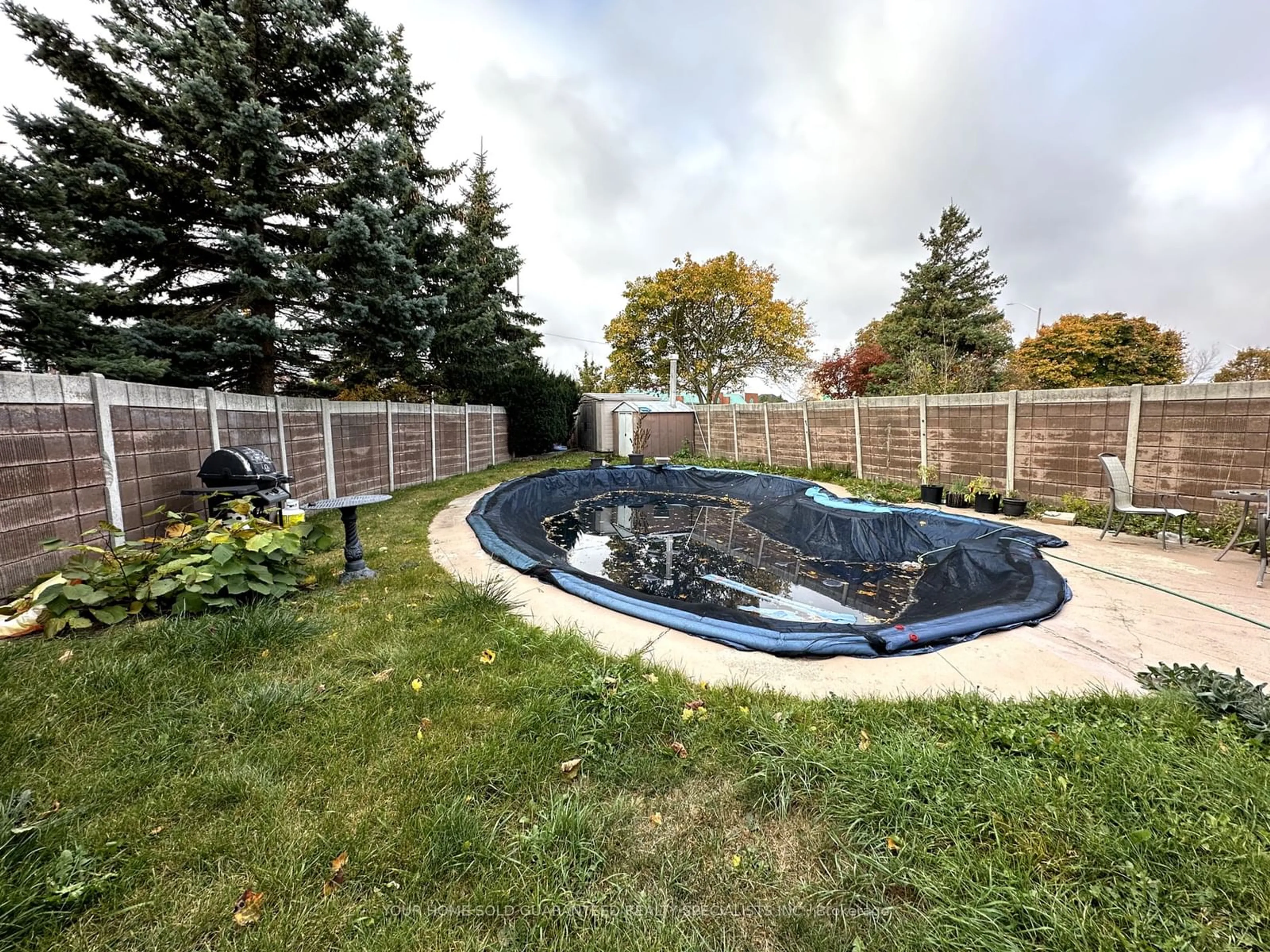 Indoor or outdoor pool for 275 Leavens Crt, Caledon Ontario L7E 2A8