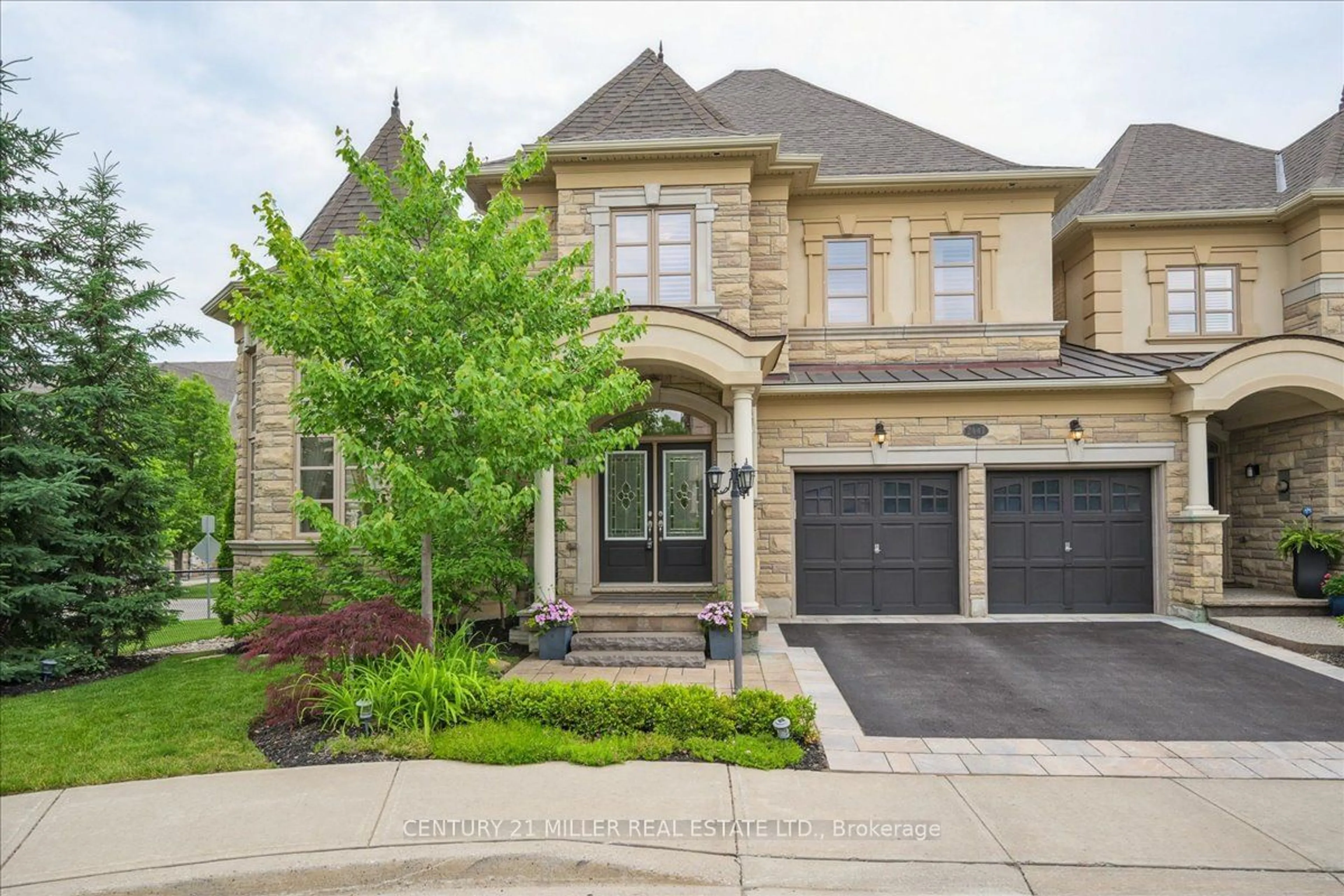 Home with brick exterior material for 2447 Chateau Common, Oakville Ontario L6M 0S1