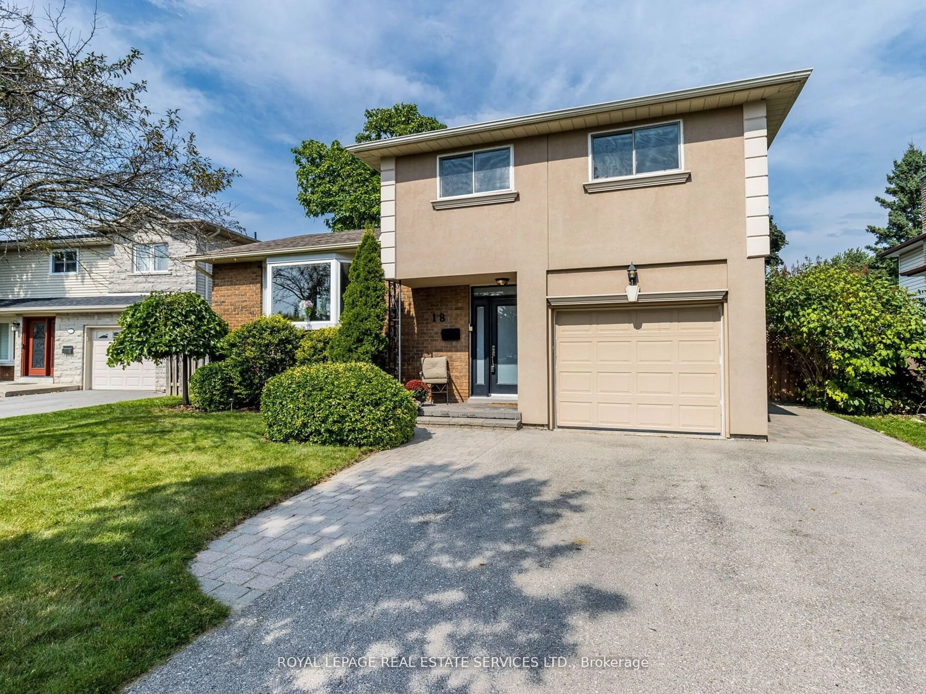 Frontside or backside of a home, the street view for 18 Governor Grove Cres, Brampton Ontario L6Y 1A6