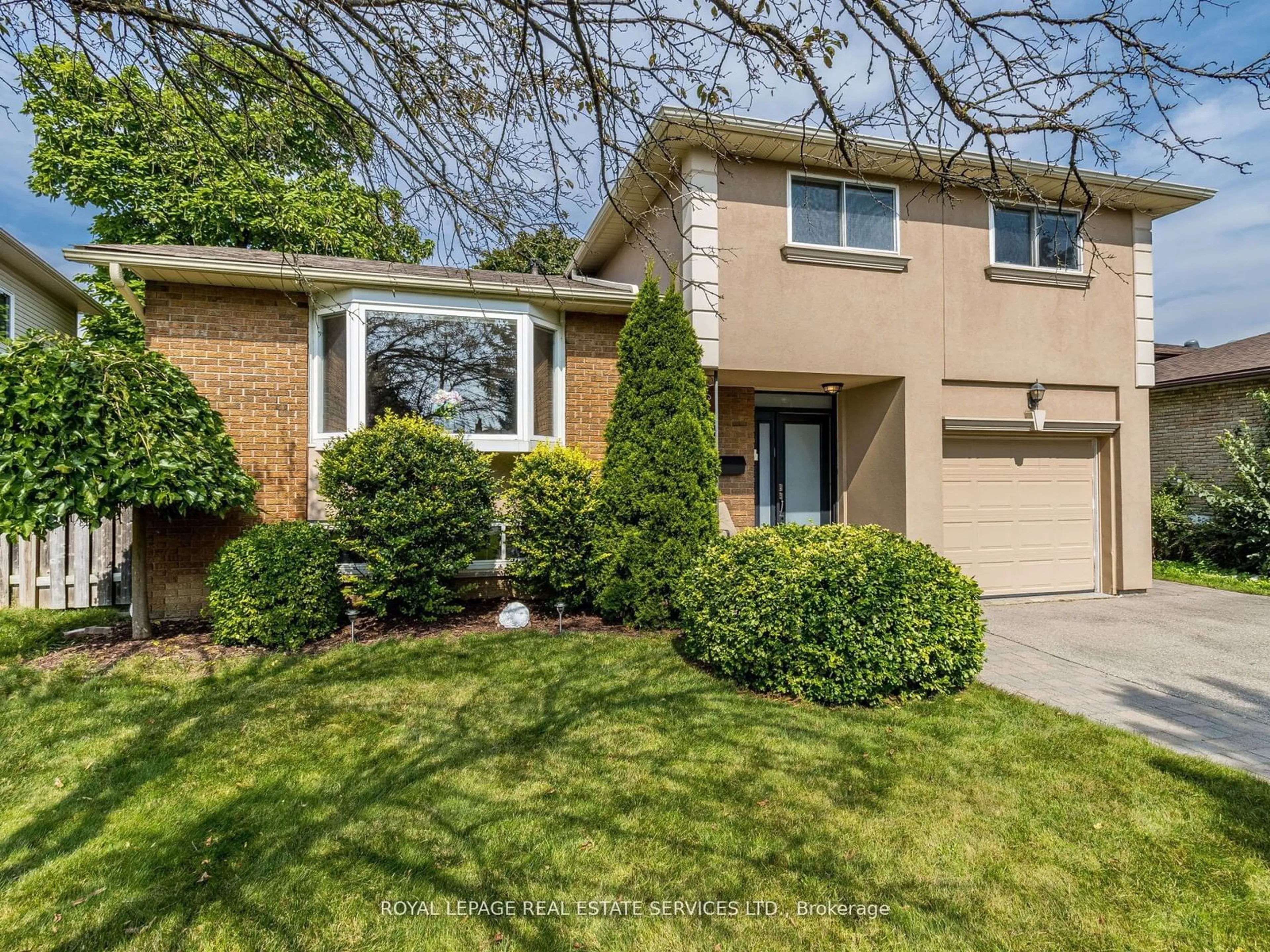 Frontside or backside of a home, the street view for 18 Governor Grove Cres, Brampton Ontario L6Y 1A6