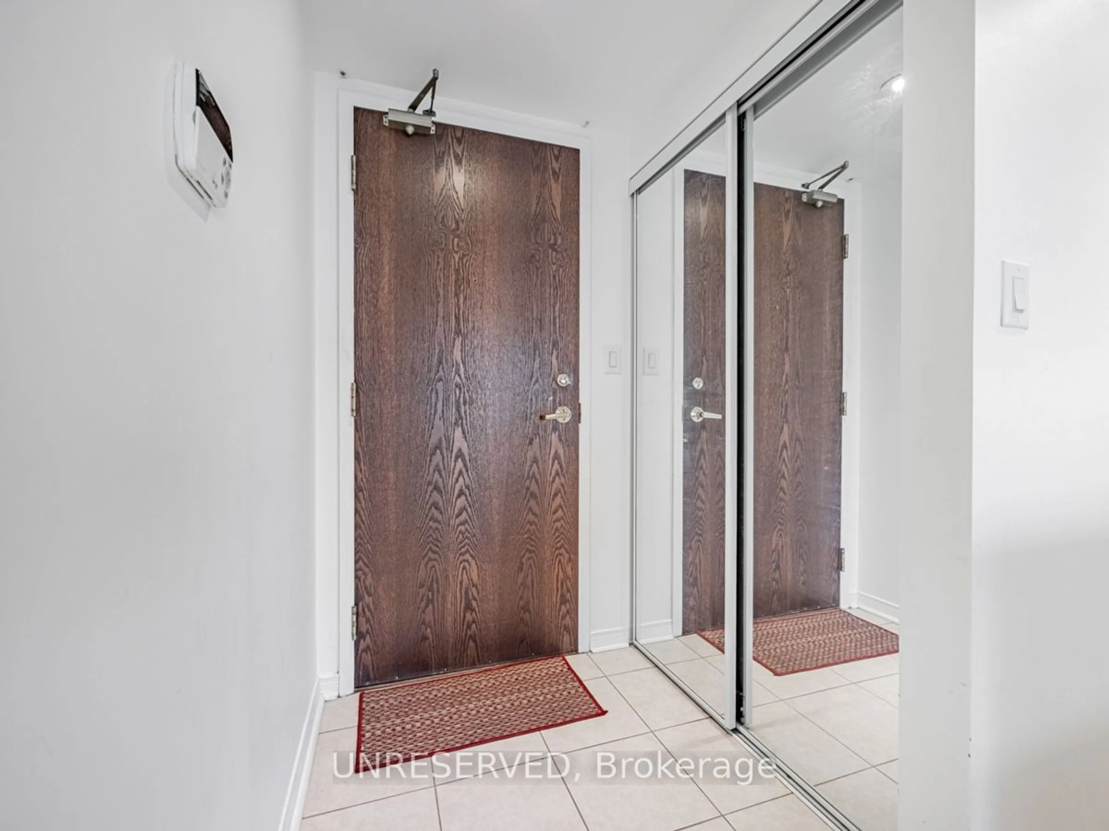 Indoor entryway, unknown floor for 4850 Glen Erin Dr #1805, Mississauga Ontario L5M 7S1