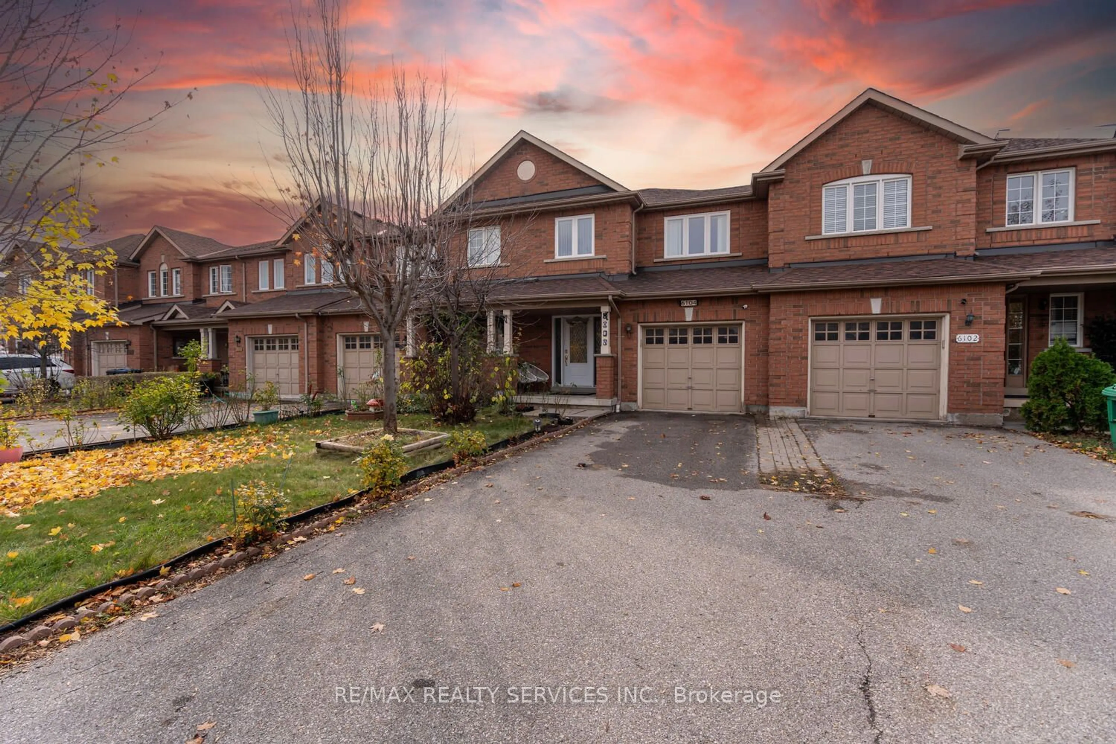 A pic from exterior of the house or condo, the street view for 6104 ROWERS Cres, Mississauga Ontario L5V 3A2