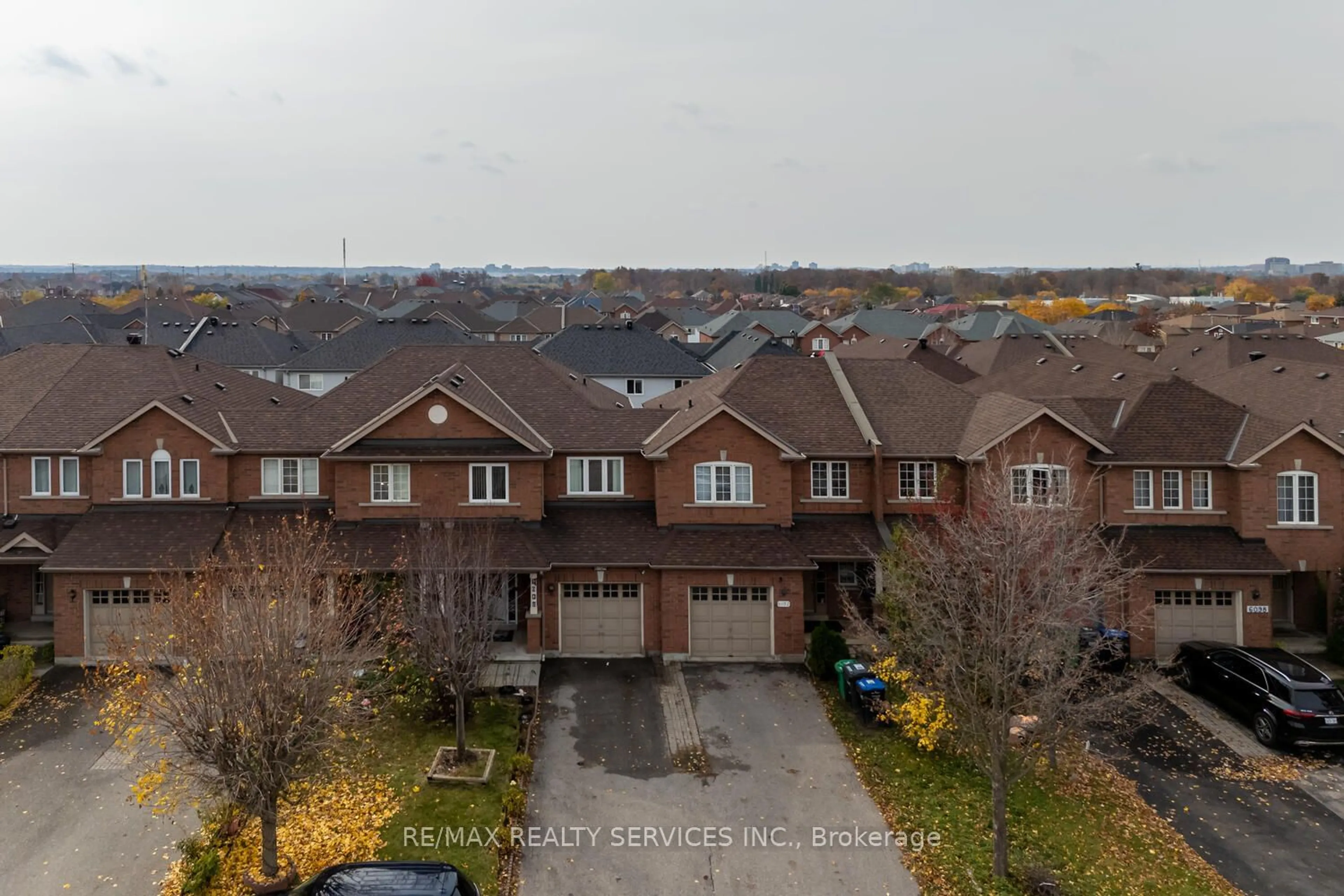 A pic from exterior of the house or condo, the street view for 6104 ROWERS Cres, Mississauga Ontario L5V 3A2