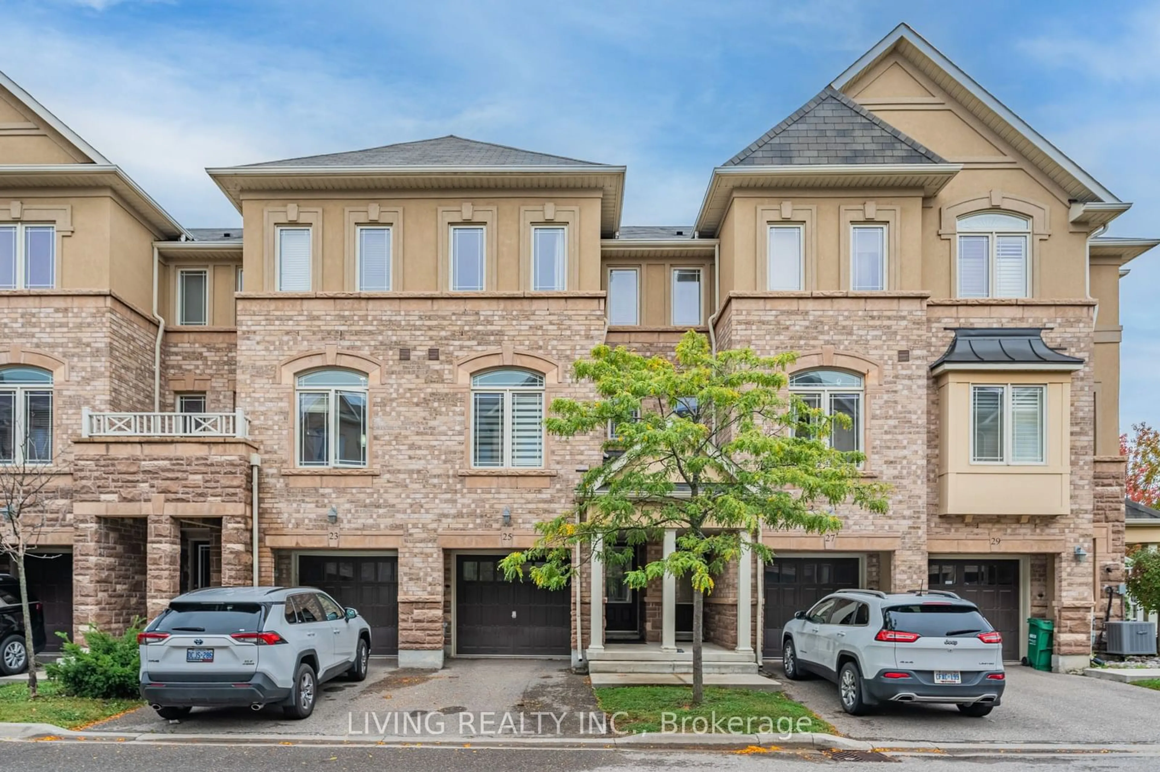 A pic from exterior of the house or condo, the street view for 6625 Falconer Dr #25, Mississauga Ontario L5N 0C7