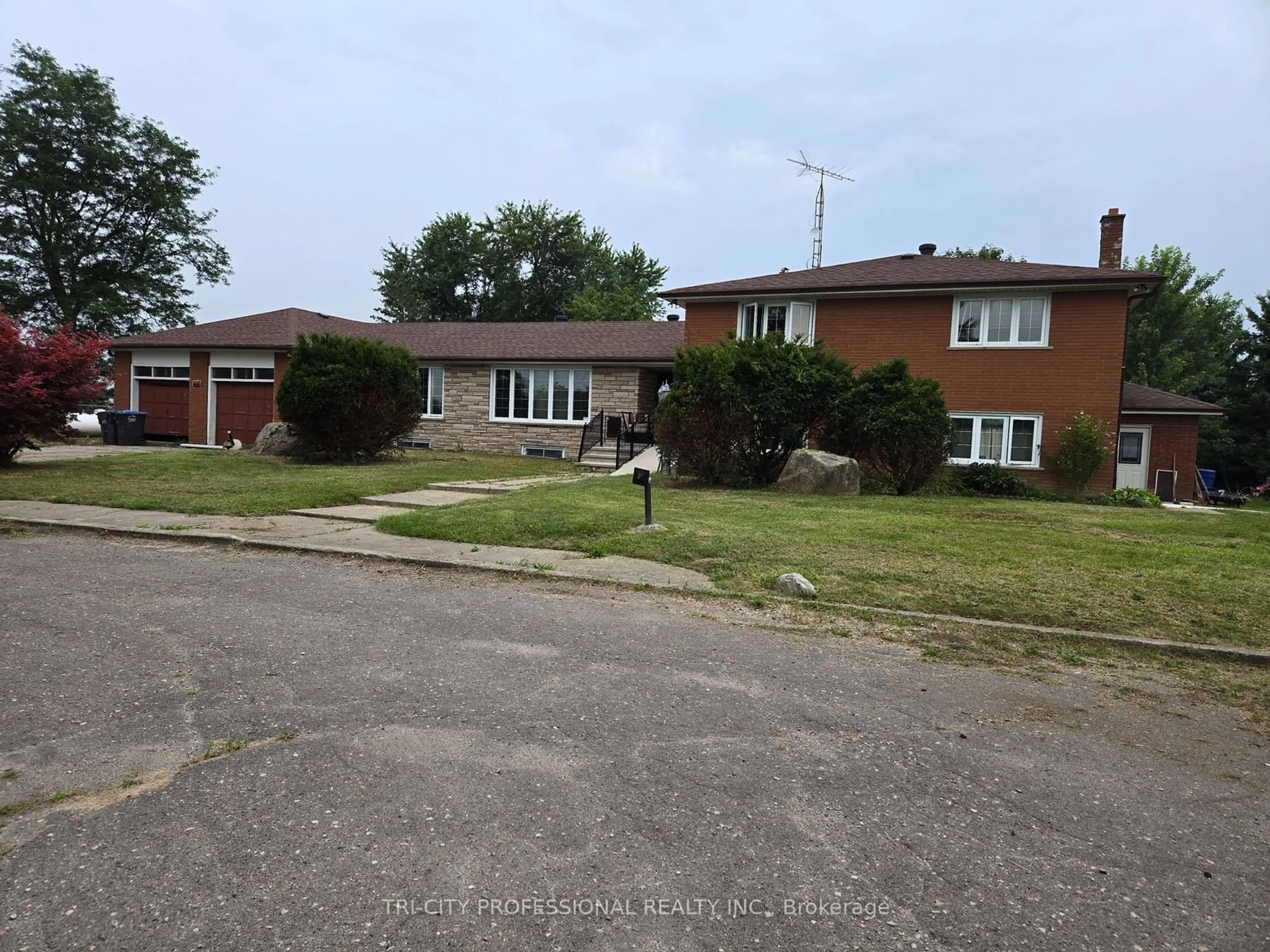 Frontside or backside of a home, the street view for 13894 Innis Lake Rd, Caledon Ontario L7C 2Y6