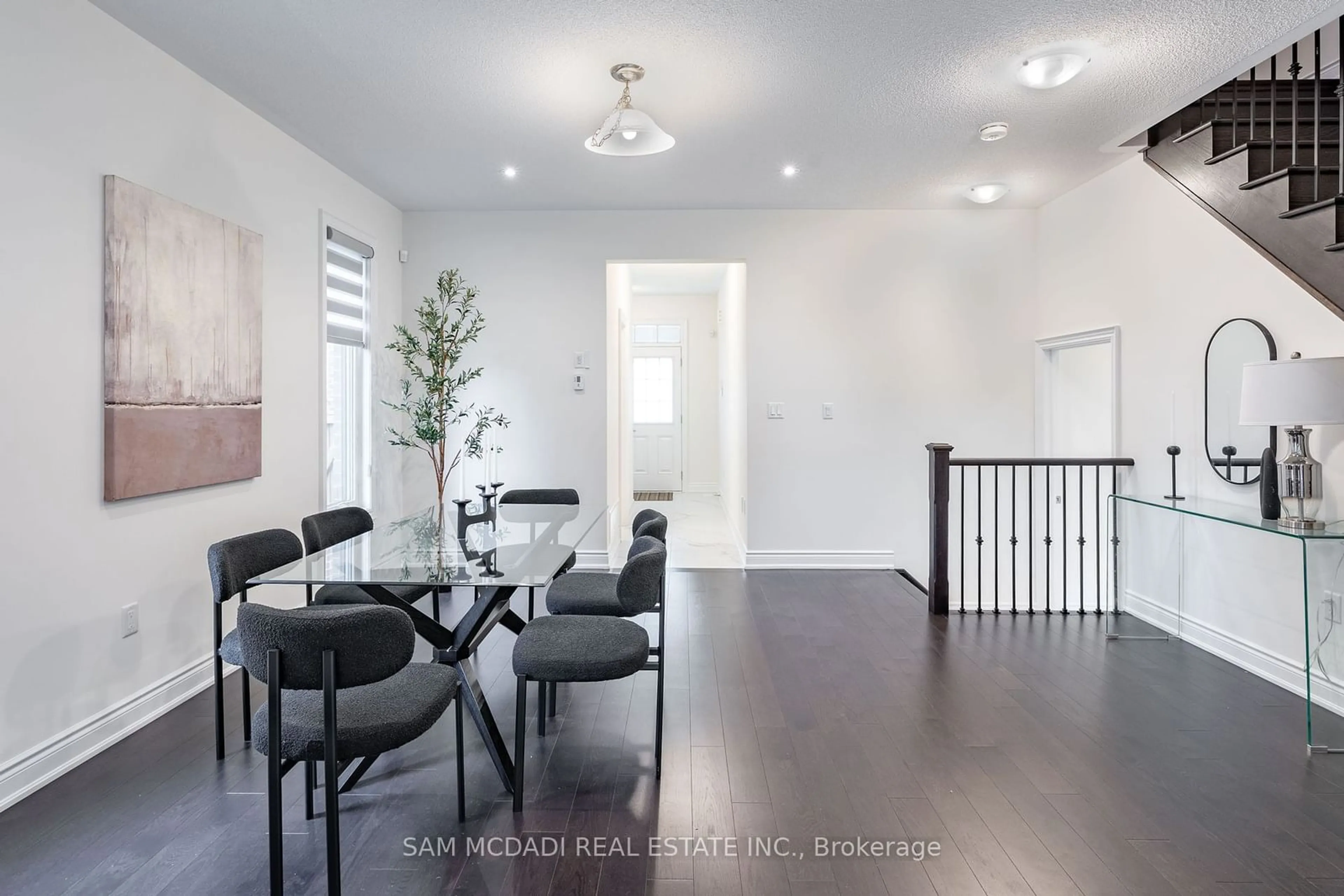 Dining room, wood floors, mountain for 56 Workgreen Park Way, Brampton Ontario L6Y 0E4