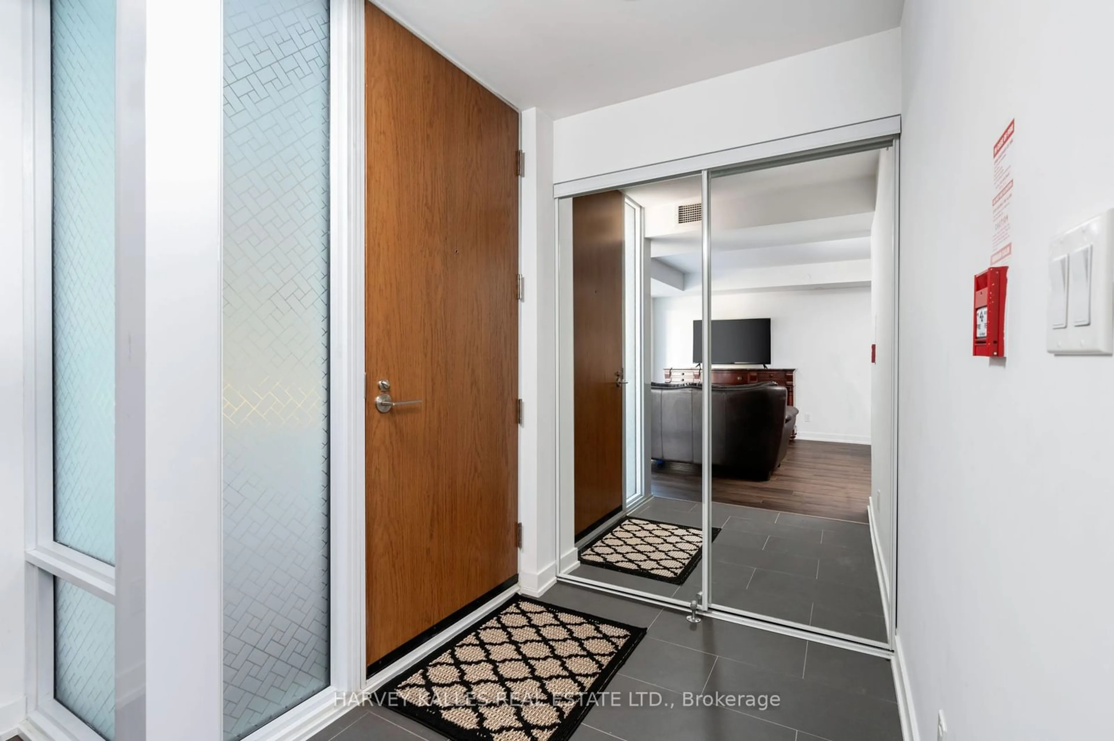 Indoor foyer, unknown floor for 106 Varna Dr #Th 10, Toronto Ontario M6A 0C8