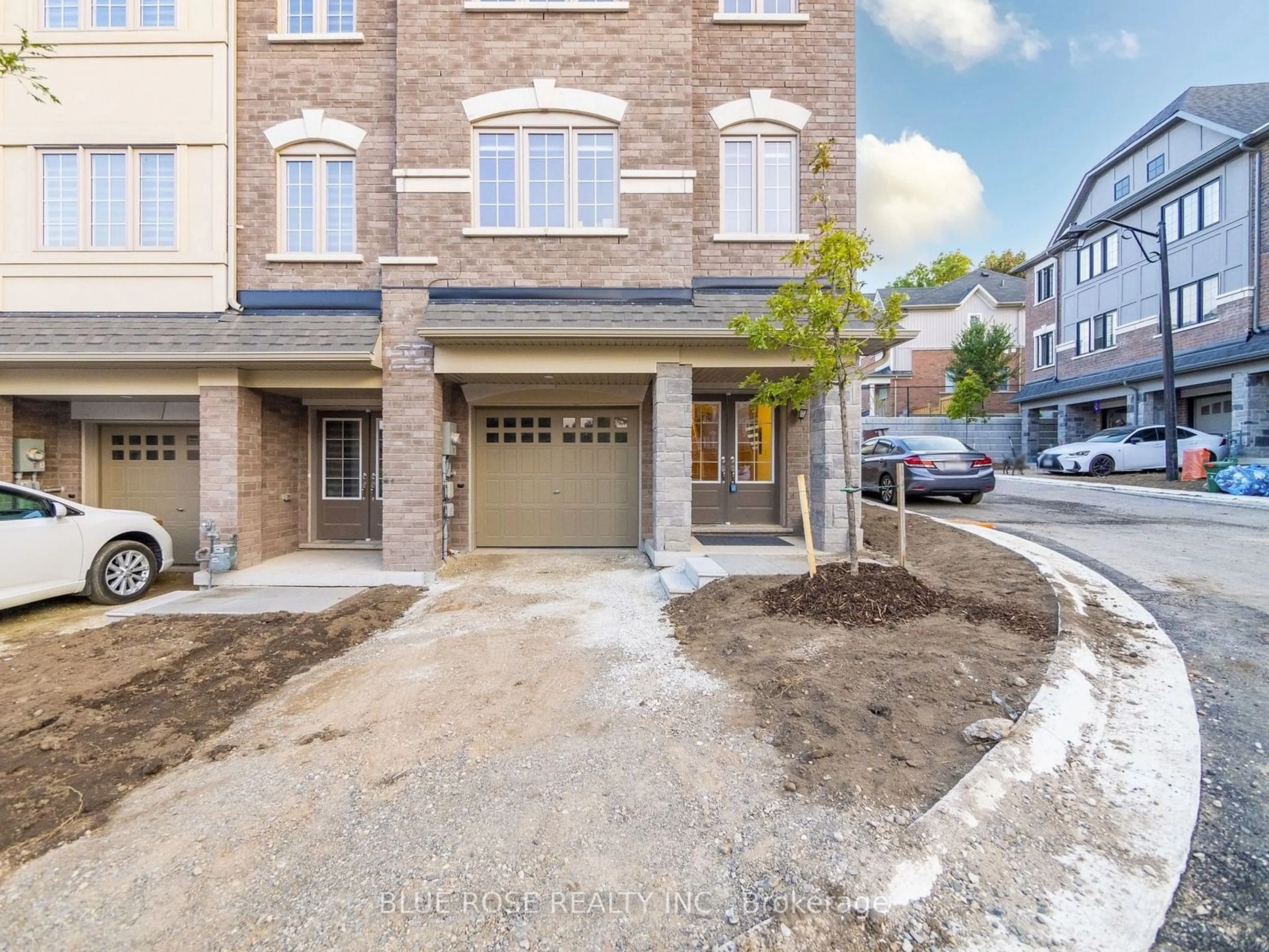 A pic from exterior of the house or condo, the street view for 68 First St #Unit 18, Orangeville Ontario L9W 2E3