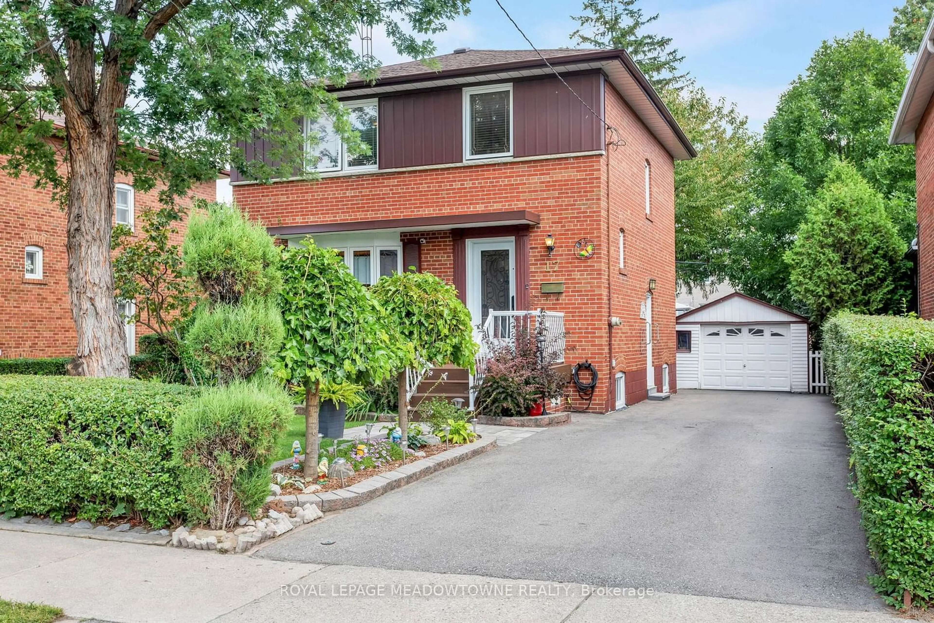 Home with brick exterior material for 17 Edilou Dr, Toronto Ontario M8W 4B1