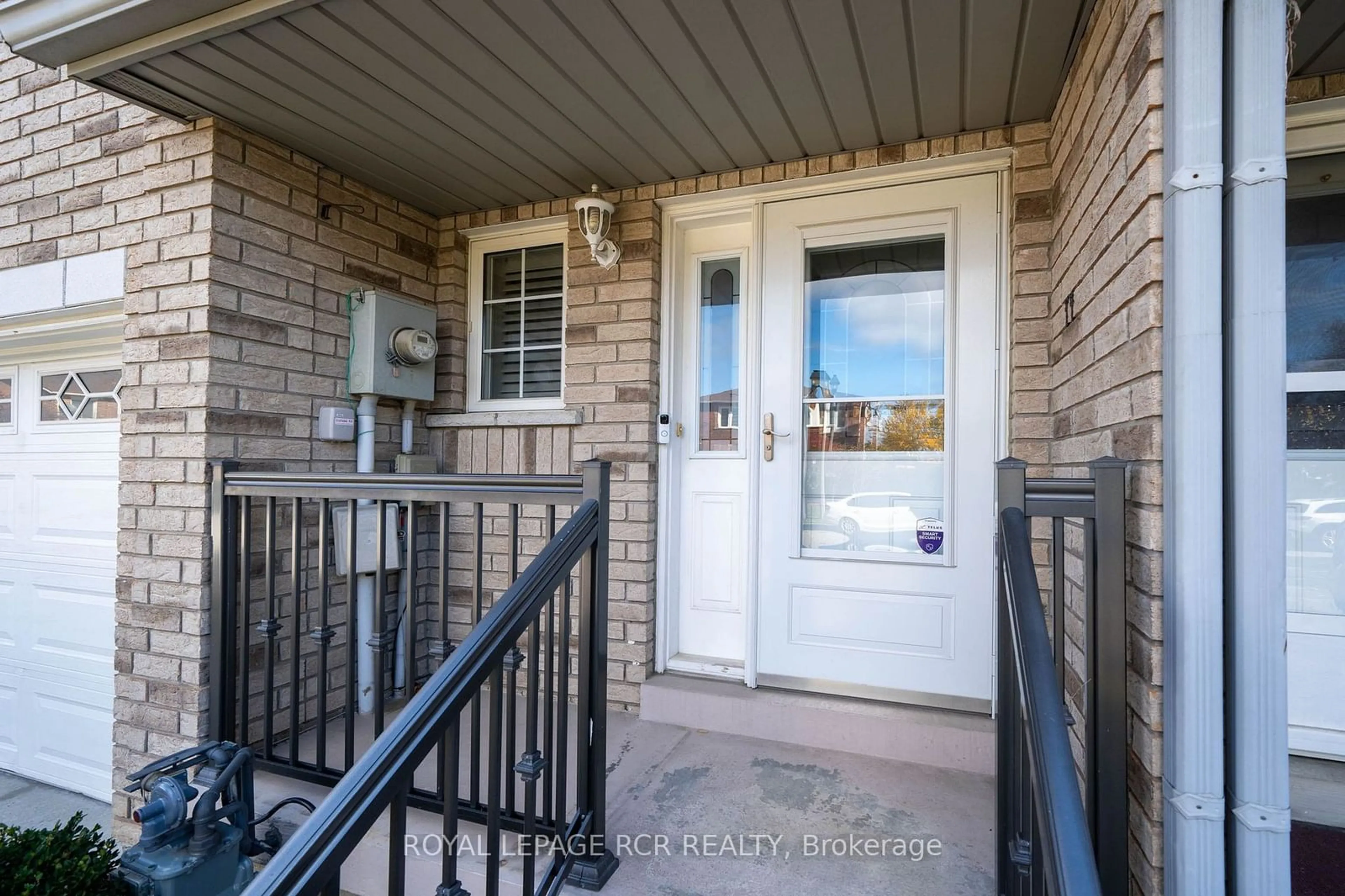 Indoor entryway, wood floors for 86 Wood Circ, Caledon Ontario L7E 1R3