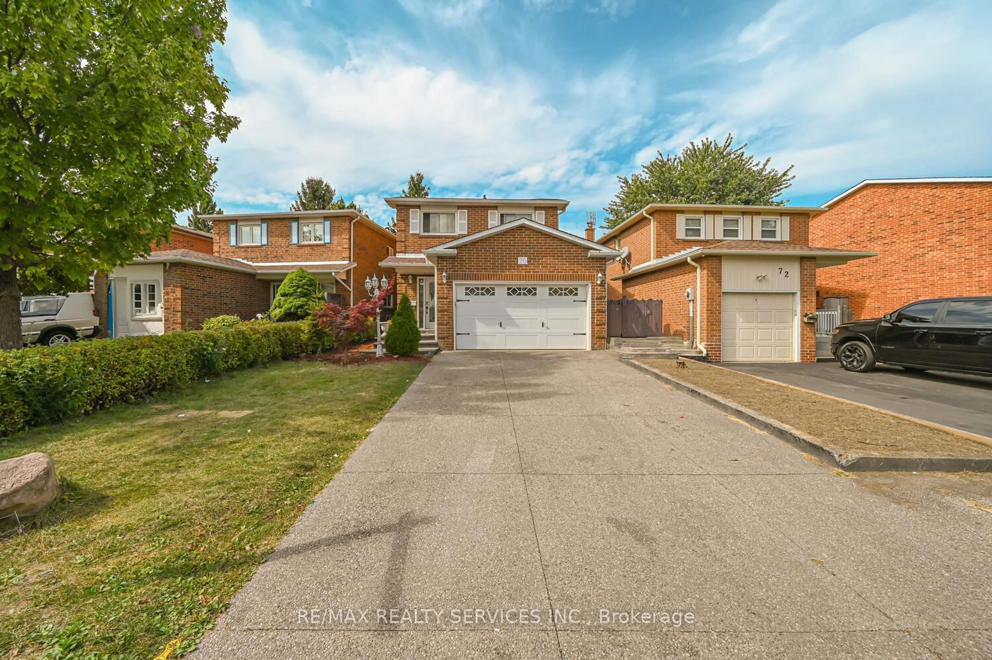 Frontside or backside of a home, the street view for 70 Crenshaw Crt, Brampton Ontario L6Z 1W9