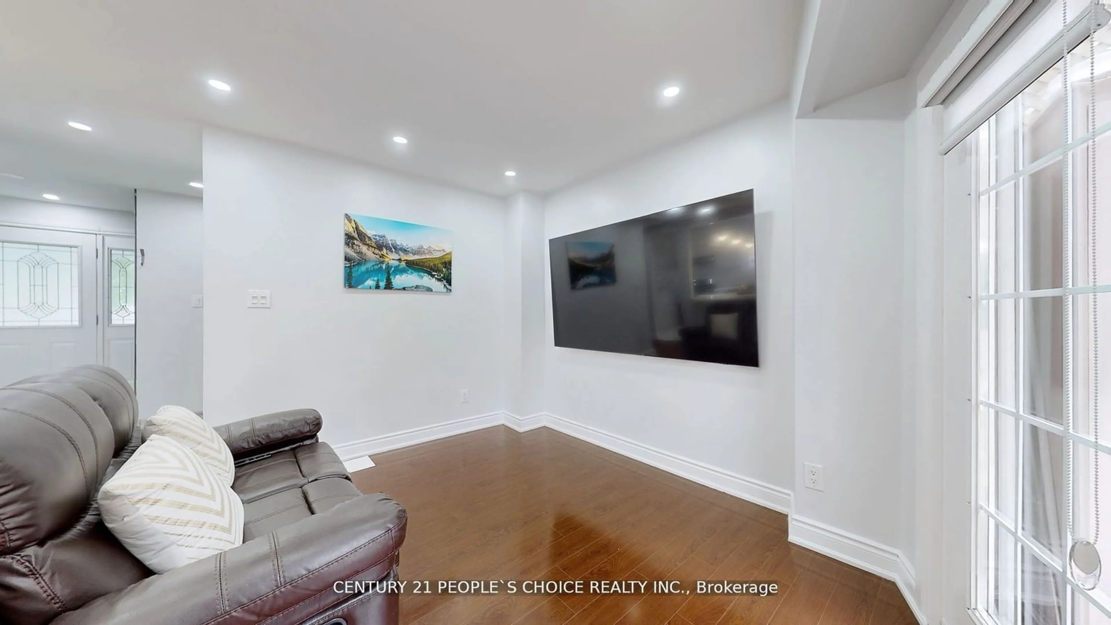 Media room, wood floors for 575 Cavell Dr, Mississauga Ontario L5B 2P2