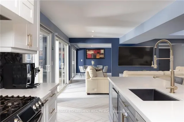 Additional property image - 676 Bayshore Blvd