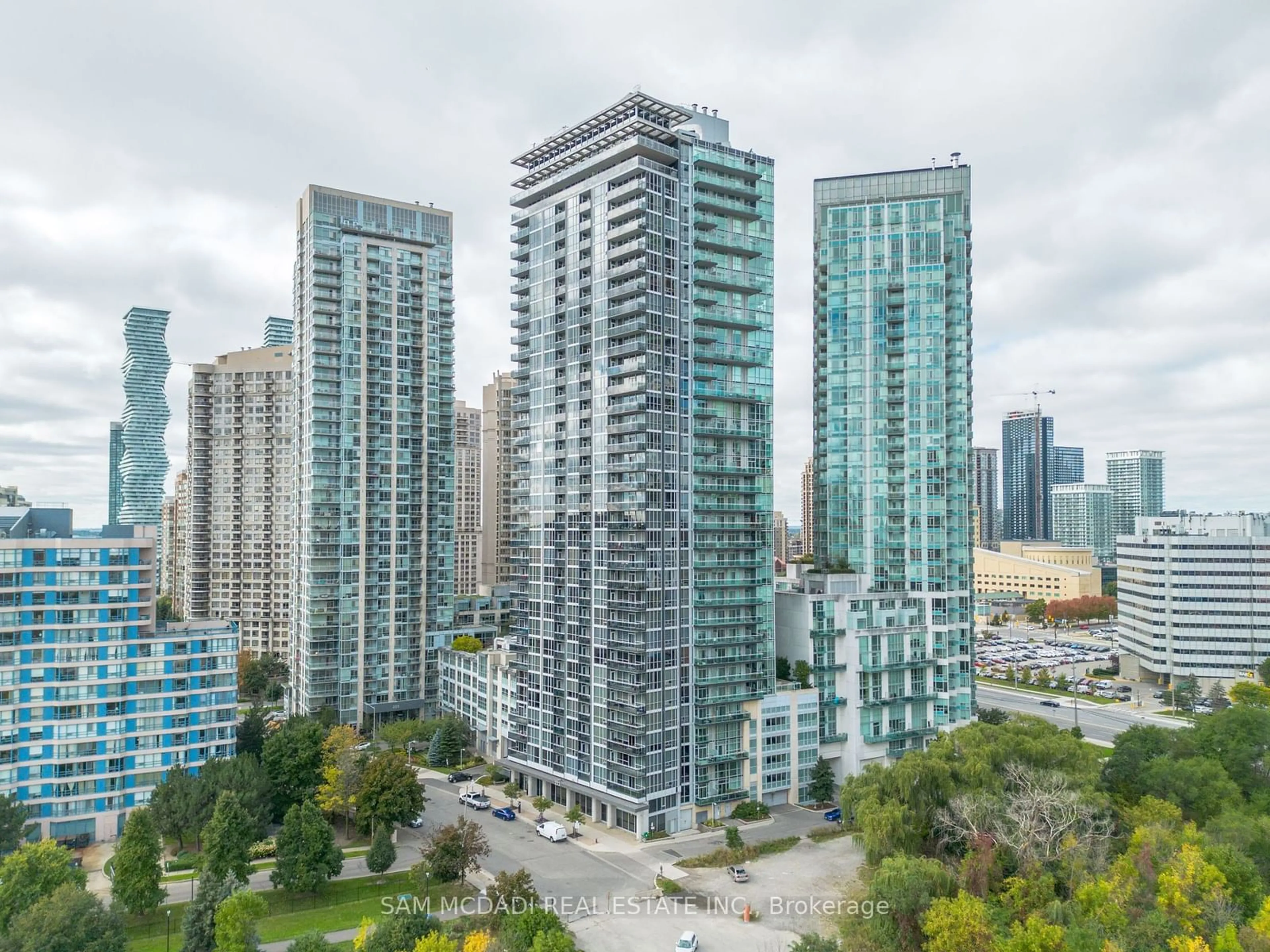 A pic from exterior of the house or condo, the view of city buildings for 223 Webb Dr #2402, Mississauga Ontario L5B 0E8