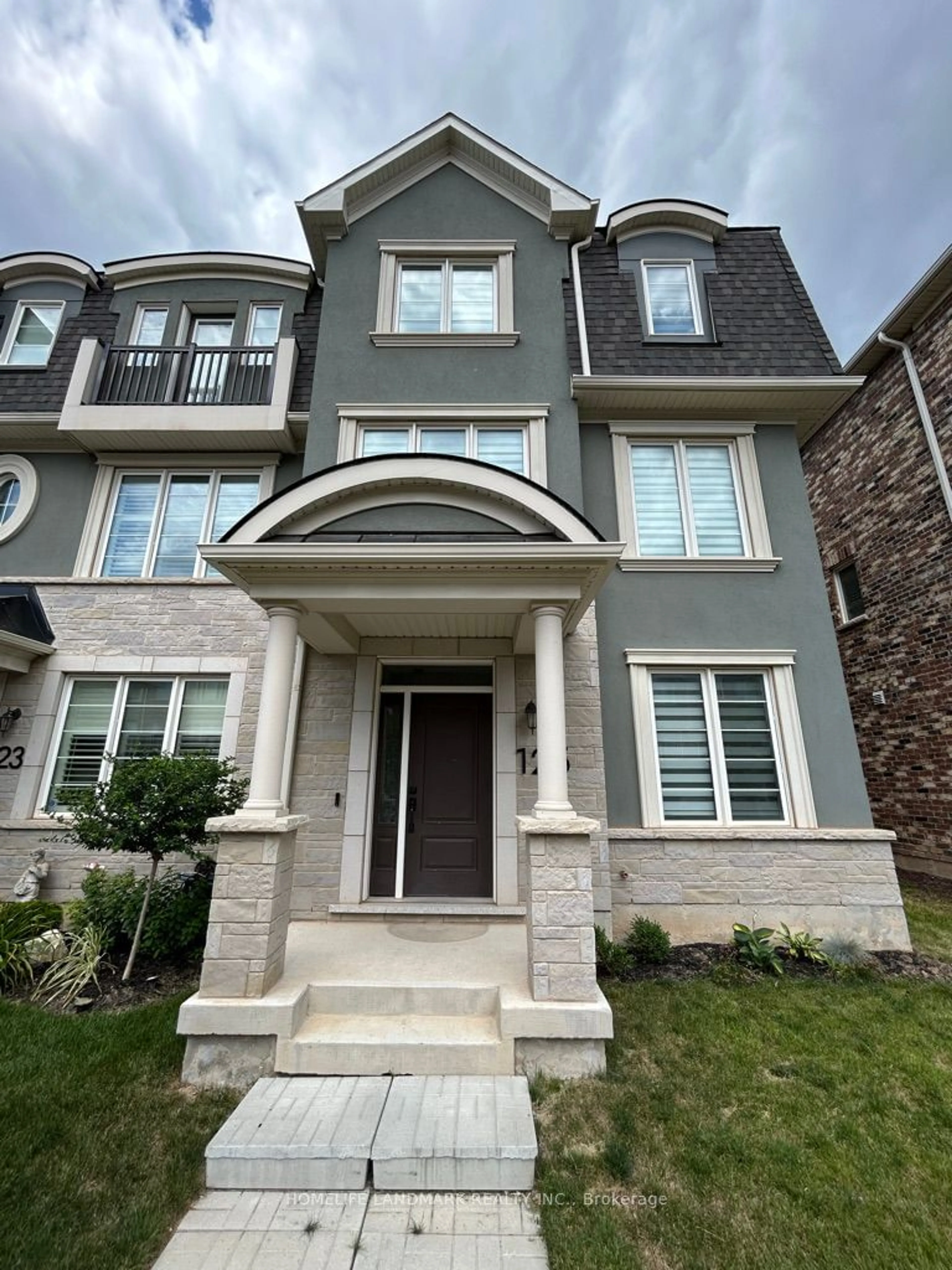 Home with brick exterior material for 125 Stork St, Oakville Ontario L6H 7C8