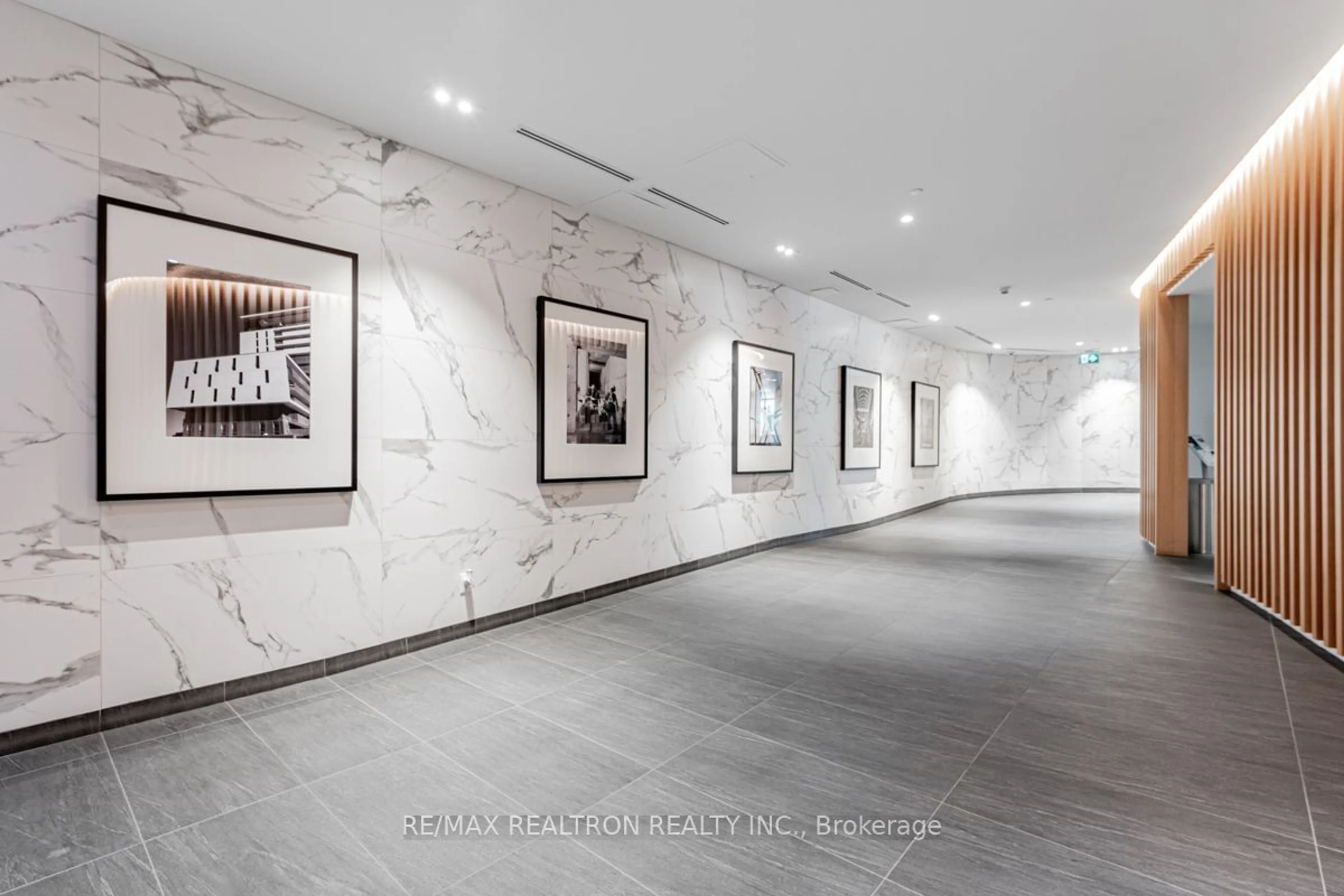 Indoor lobby, ceramic floors for 160 Flemington Rd #512, Toronto Ontario M6A 2N9