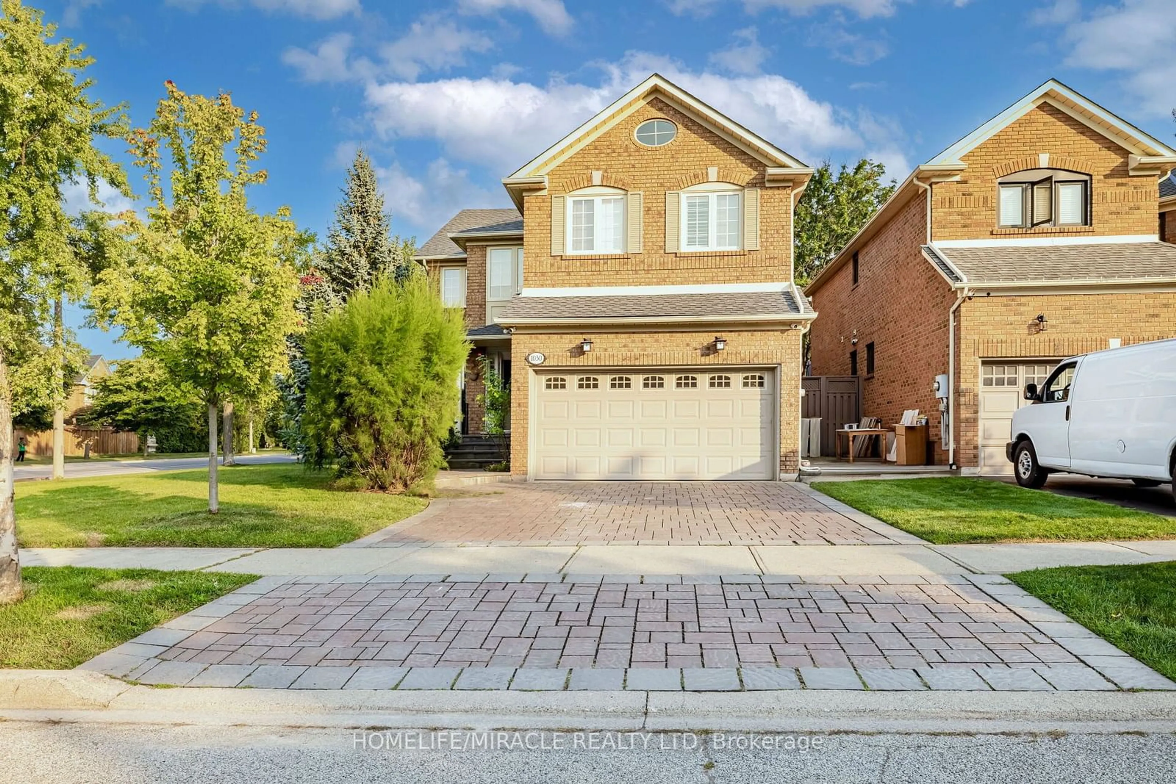 Home with brick exterior material for 1030 Old Oak Dr, Oakville Ontario L6M 3K5