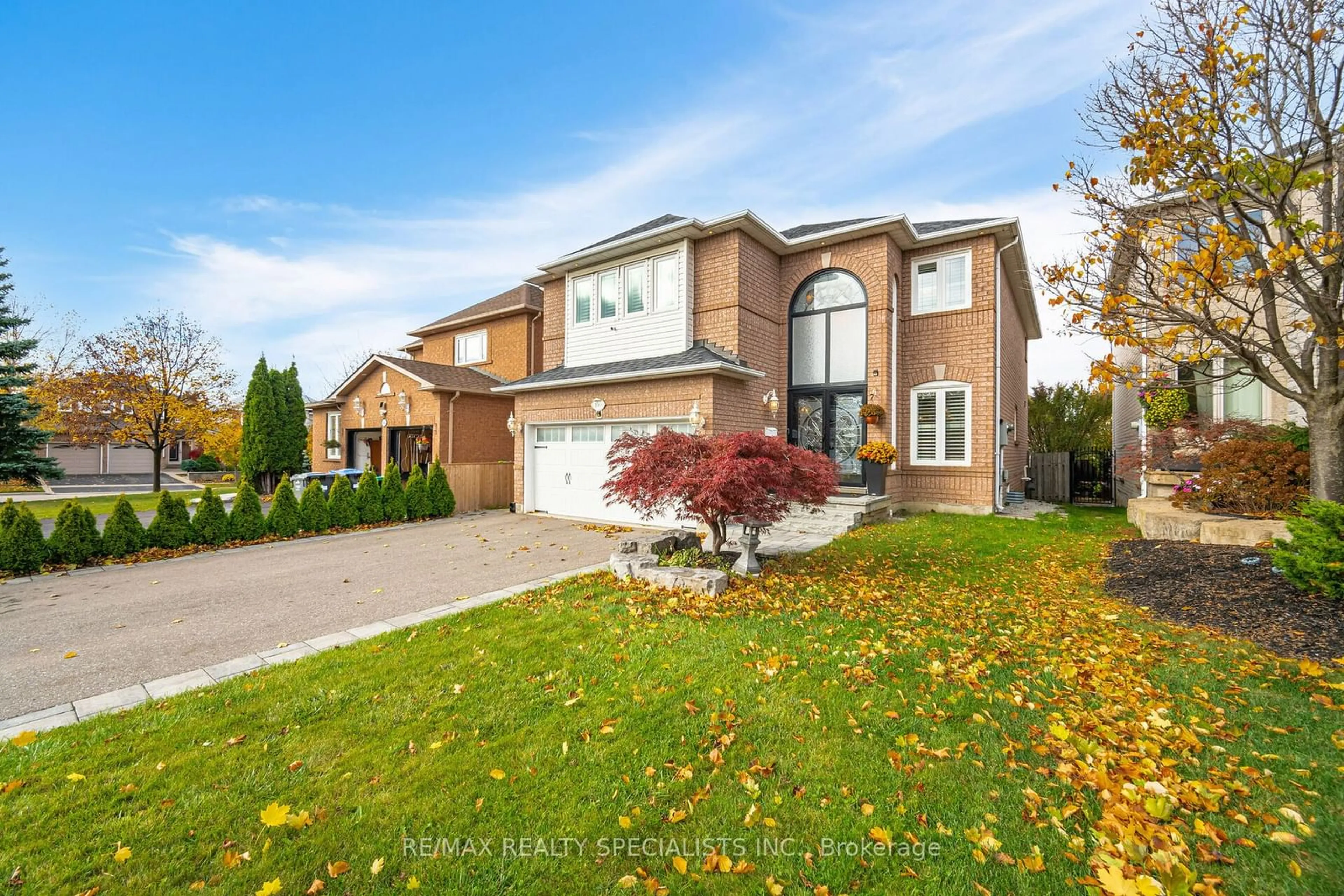 Frontside or backside of a home, the street view for 850 Mantle Cres, Mississauga Ontario L5V 2G3