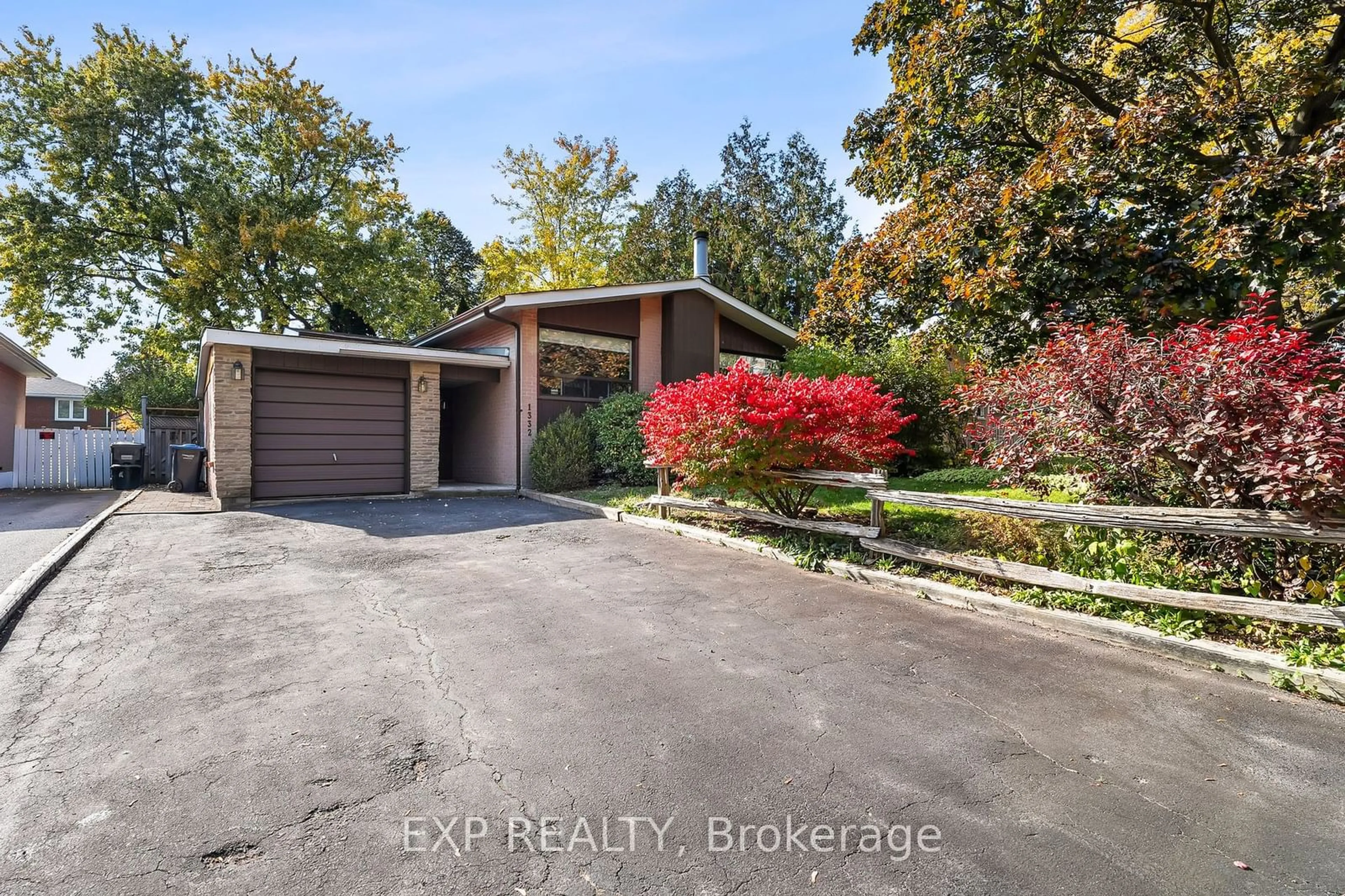 Frontside or backside of a home, the street view for 1332 Canvey Cres, Mississauga Ontario L5J 1S1