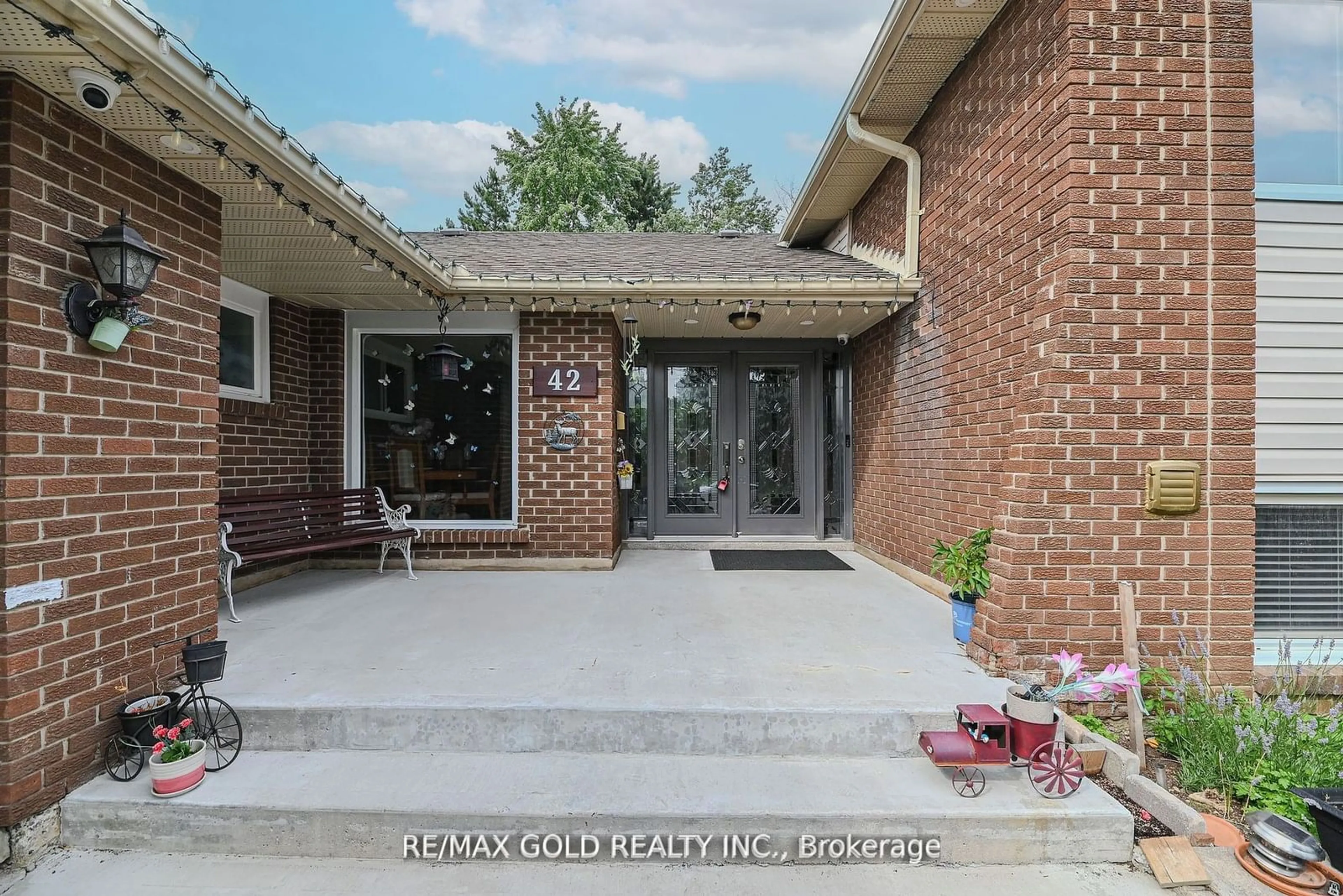 Patio, the street view for 42 Boreham Circ, Brampton Ontario L6Z 1T4