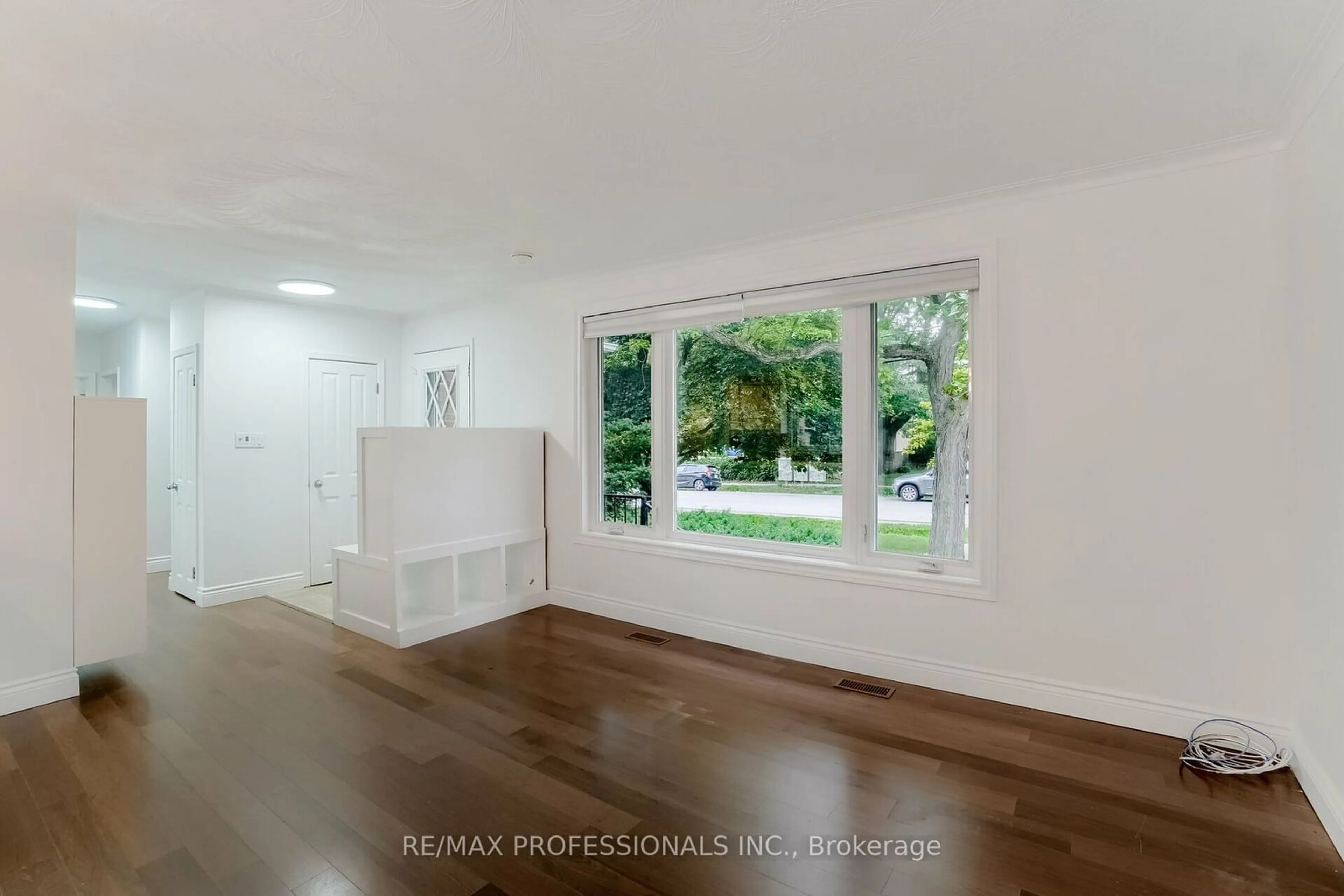 A pic of a room, wood floors for 579 Lees Lane, Oakville Ontario L6L 4T6