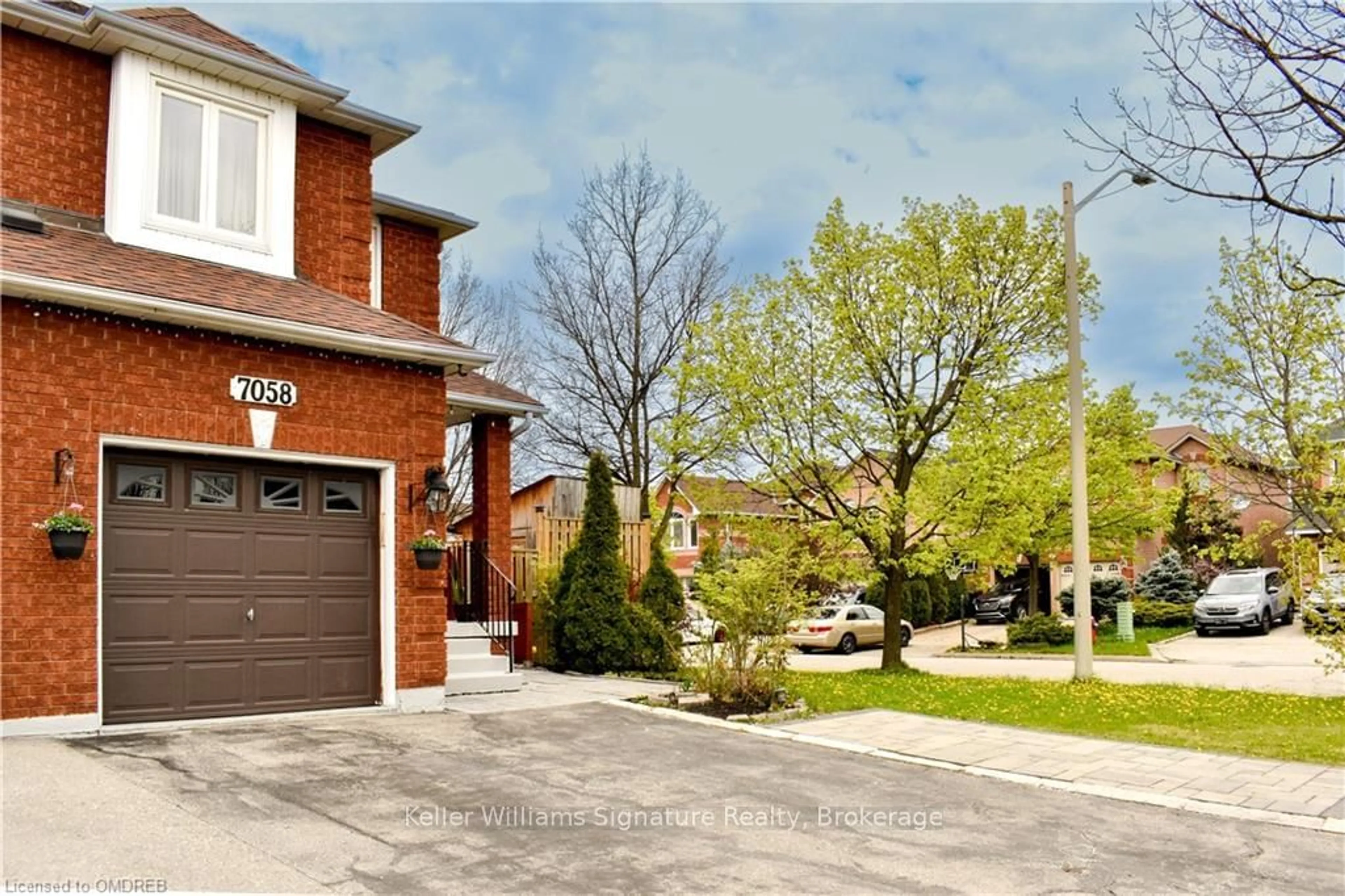 Home with brick exterior material for 7058 STONEYWOOD Way, Mississauga Ontario L5N 6Y5