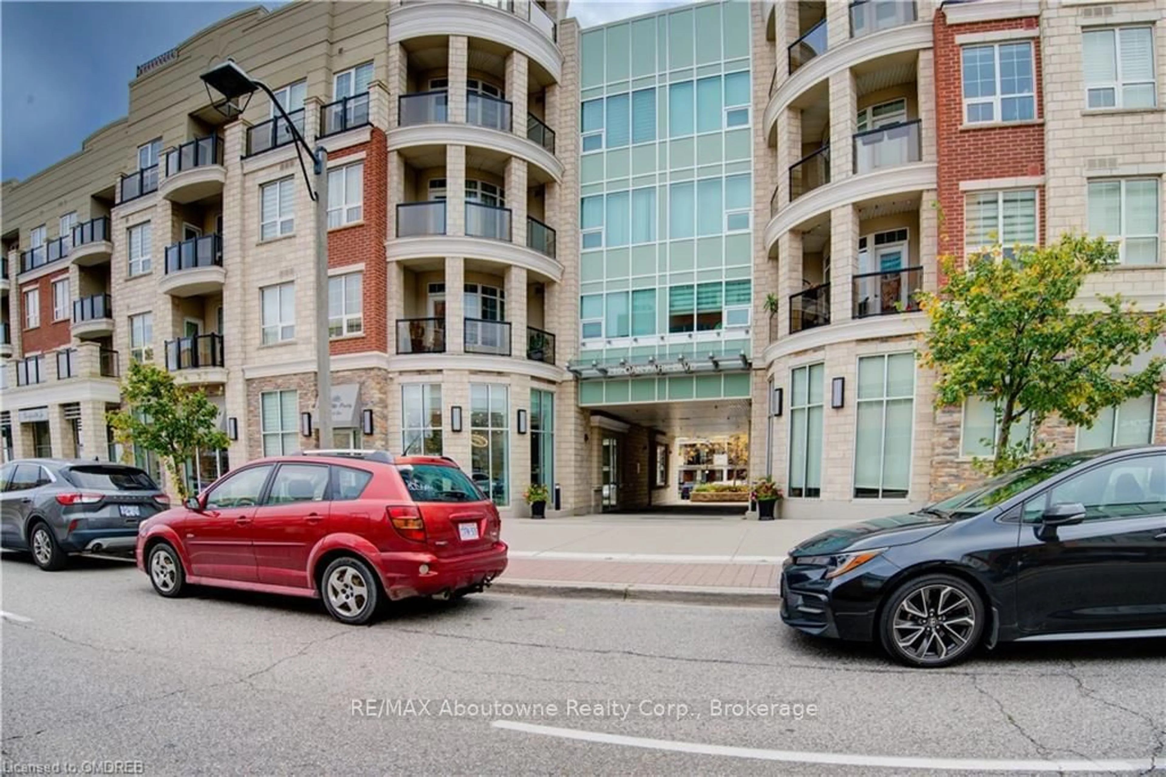 A pic from exterior of the house or condo, the street view for 216 OAK PARK Blvd #226, Oakville Ontario L6H 7S8