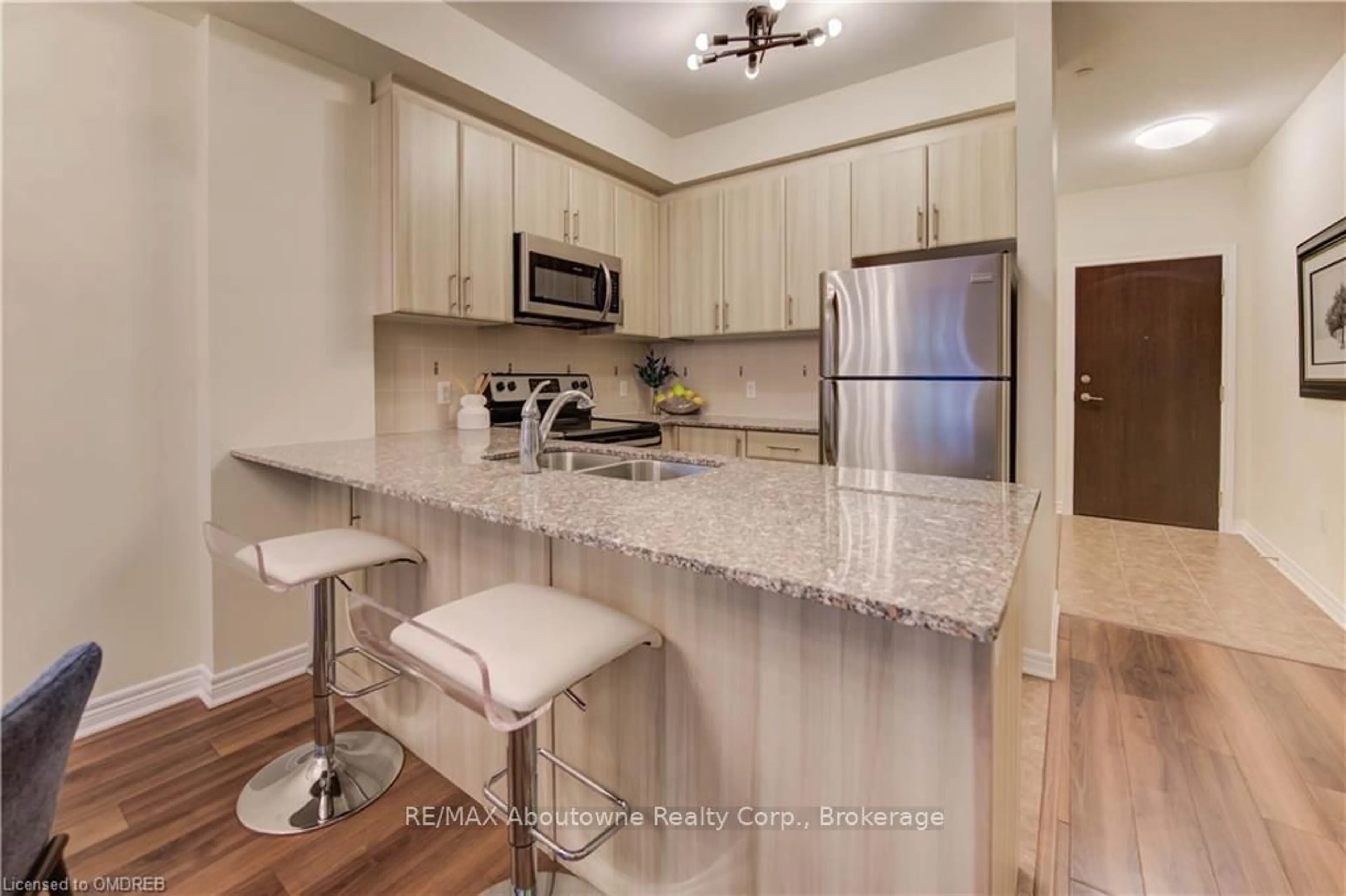 Open concept kitchen for 216 OAK PARK Blvd #226, Oakville Ontario L6H 7S8