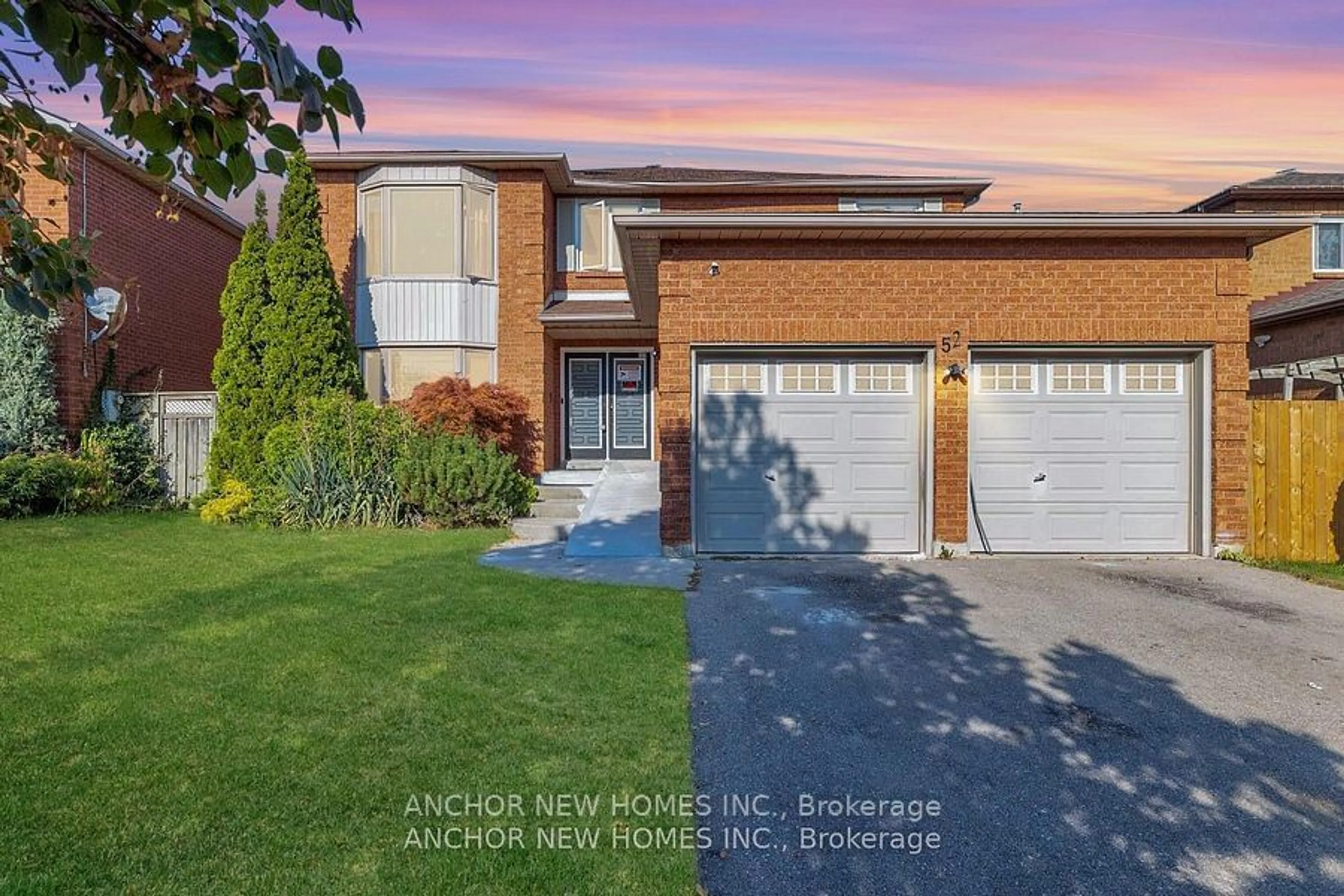 Frontside or backside of a home, the street view for 52 Settler Crt, Brampton Ontario L6Z 4L7