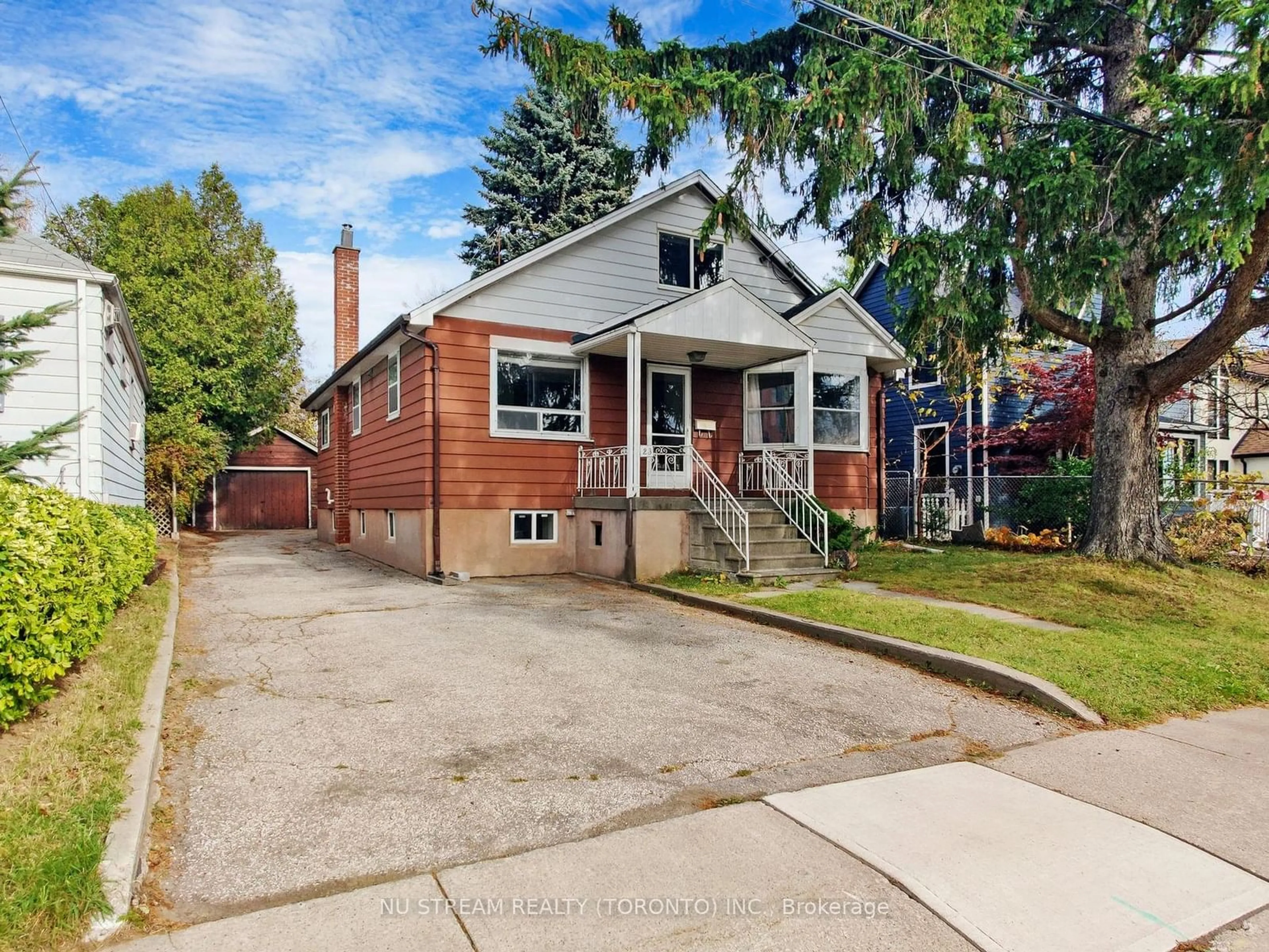 Frontside or backside of a home, the street view for 23 Mississauga Rd, Mississauga Ontario L5H 2H2