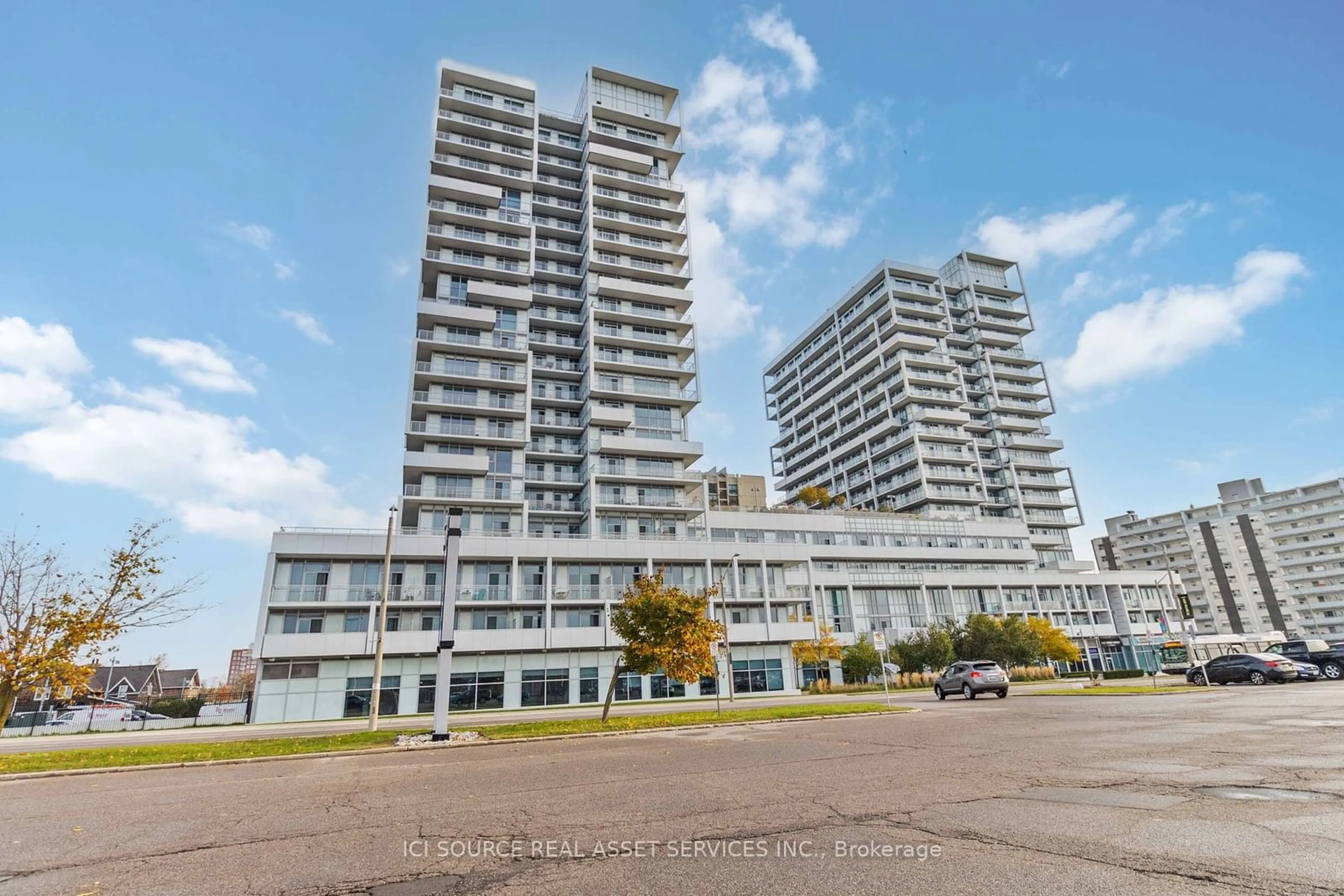 A pic from exterior of the house or condo, the front or back of building for 65 Speers Rd #903, Oakville Ontario L6K 0J1