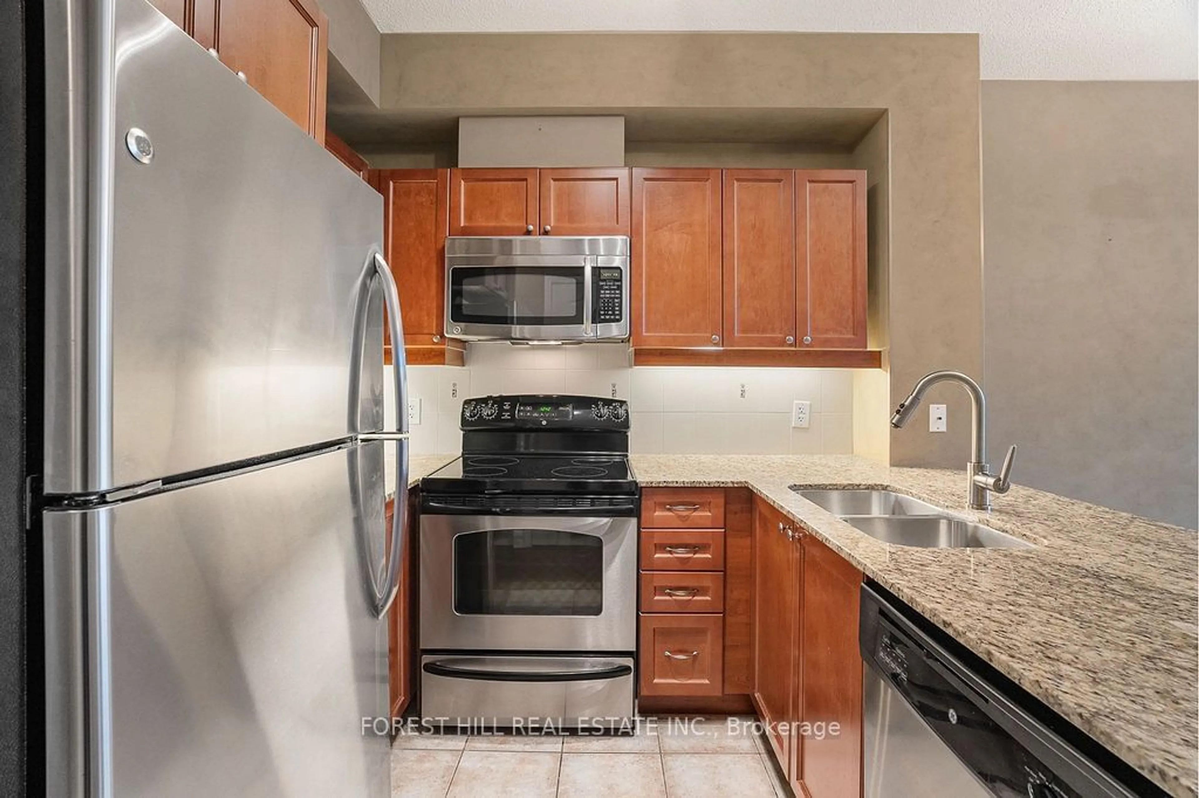 Standard kitchen for 3865 Lake Shore Blvd #217, Toronto Ontario M8W 0A2