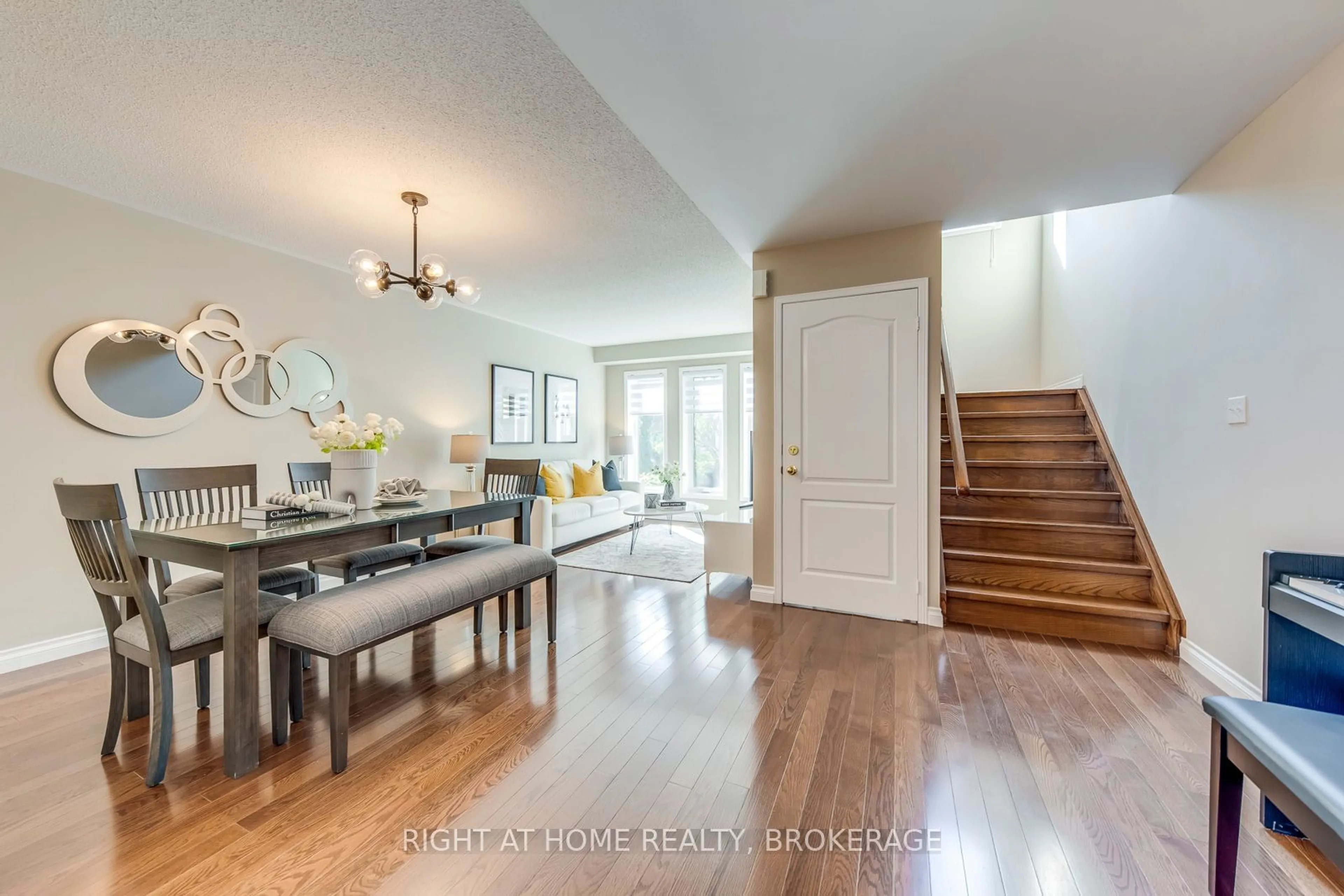 Indoor entryway, wood floors for 136 Tarragona Blvd, Toronto Ontario M6N 5C5