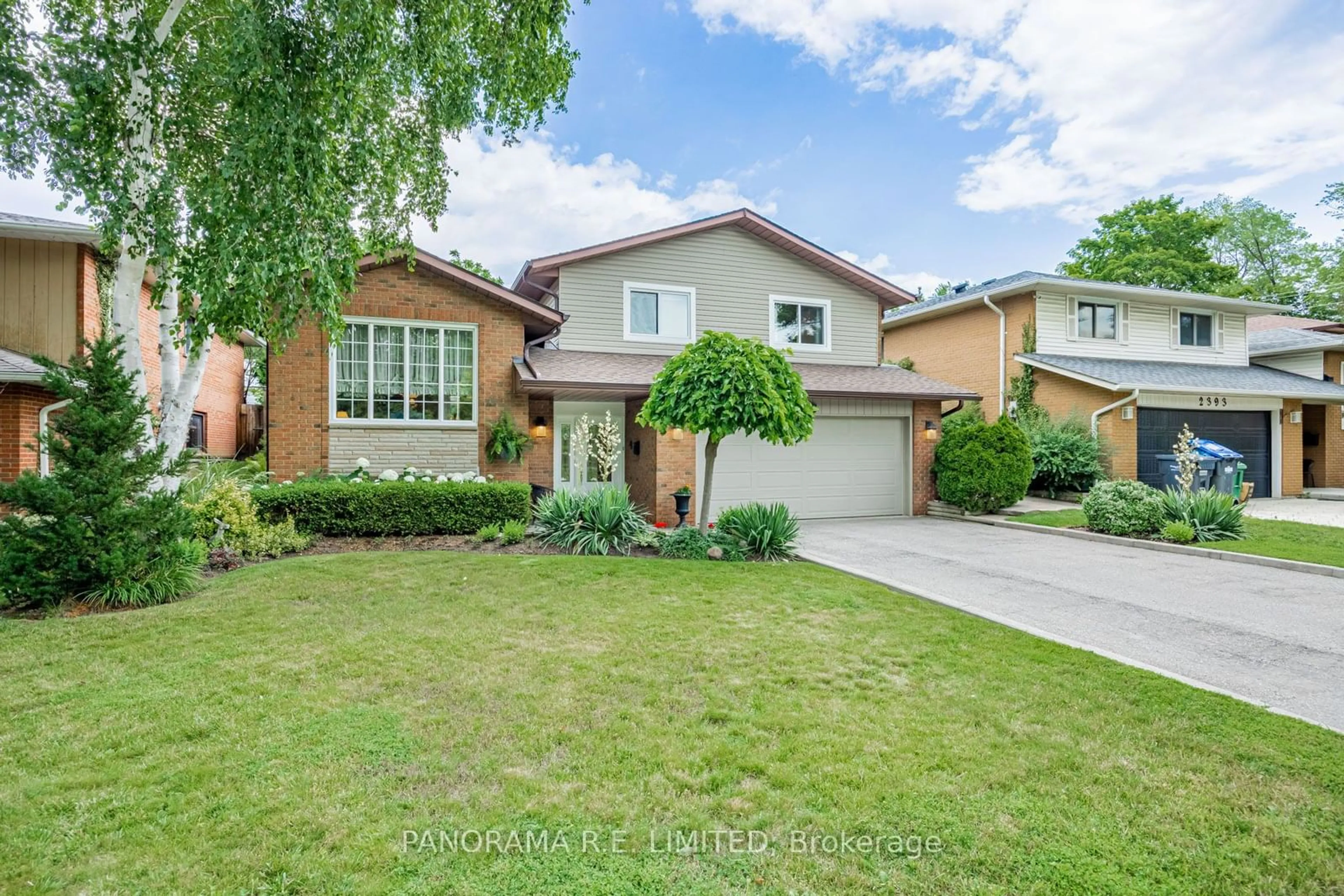 Frontside or backside of a home, the street view for 2399 Frayne Crt, Mississauga Ontario L5A 3X7