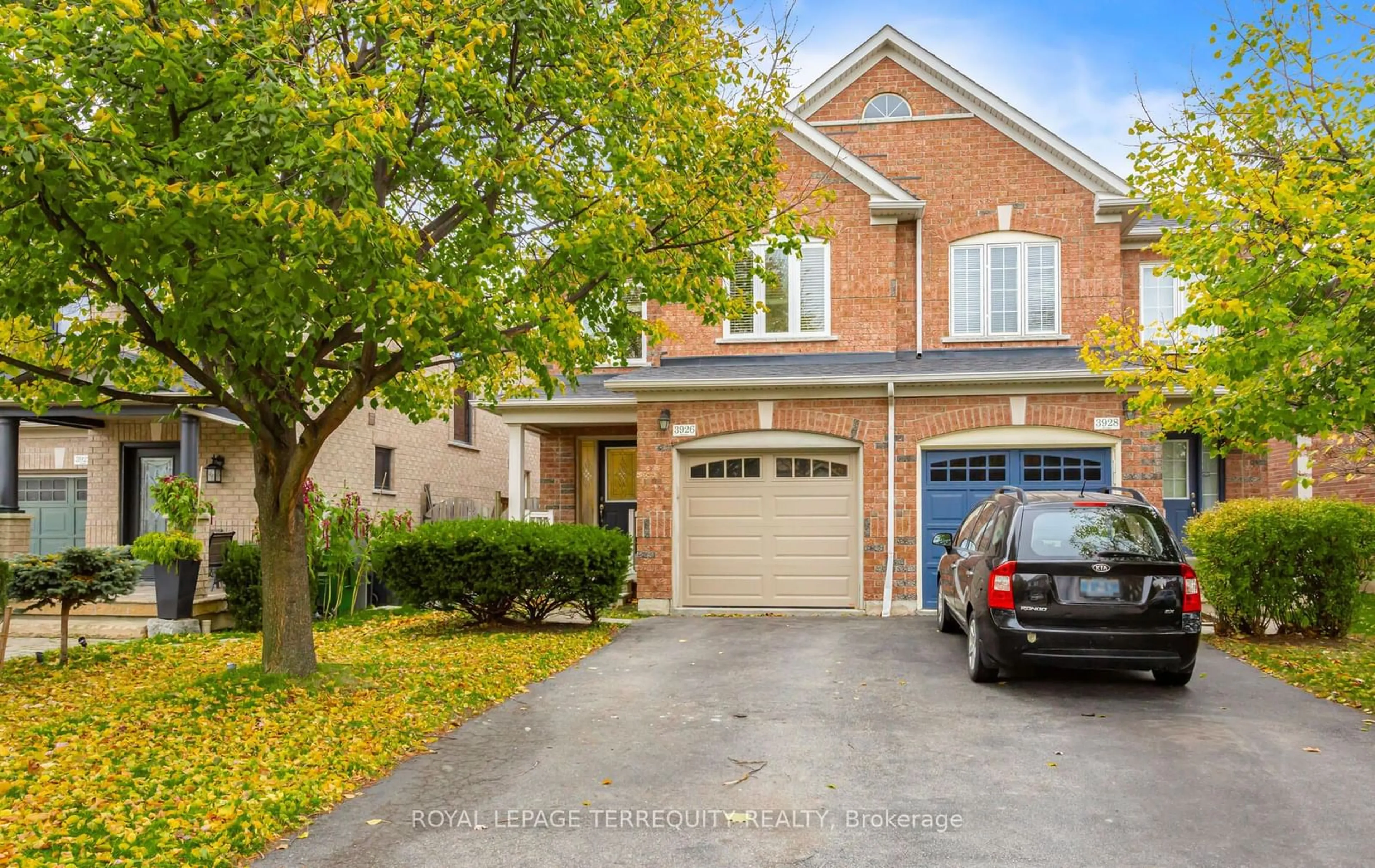 A pic from exterior of the house or condo, the street view for 3926 Stardust Dr, Mississauga Ontario L5M 8A6