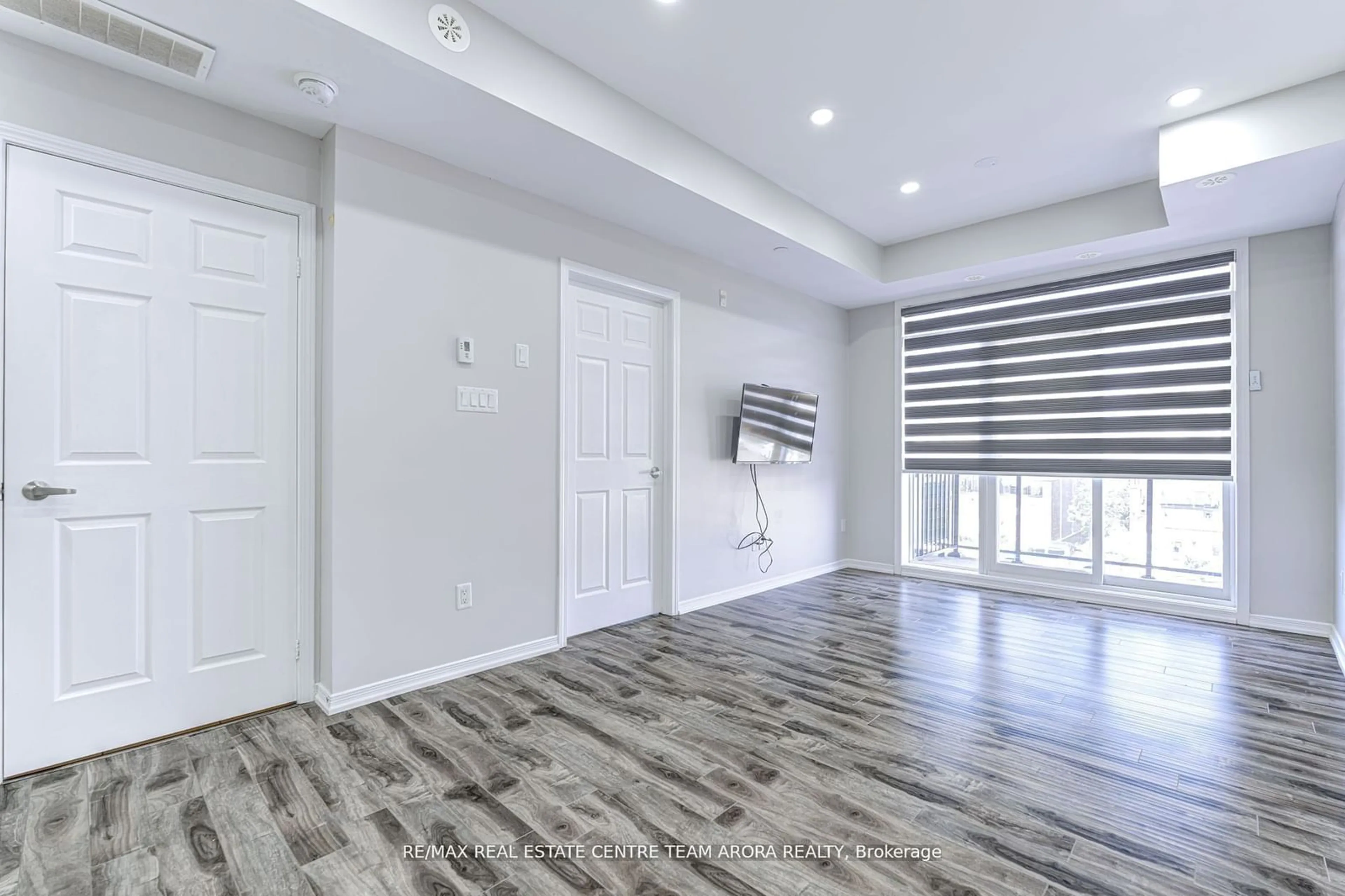 Indoor entryway, wood floors for 50 Sky Harbour Dr #202, Brampton Ontario L6Y 6B8