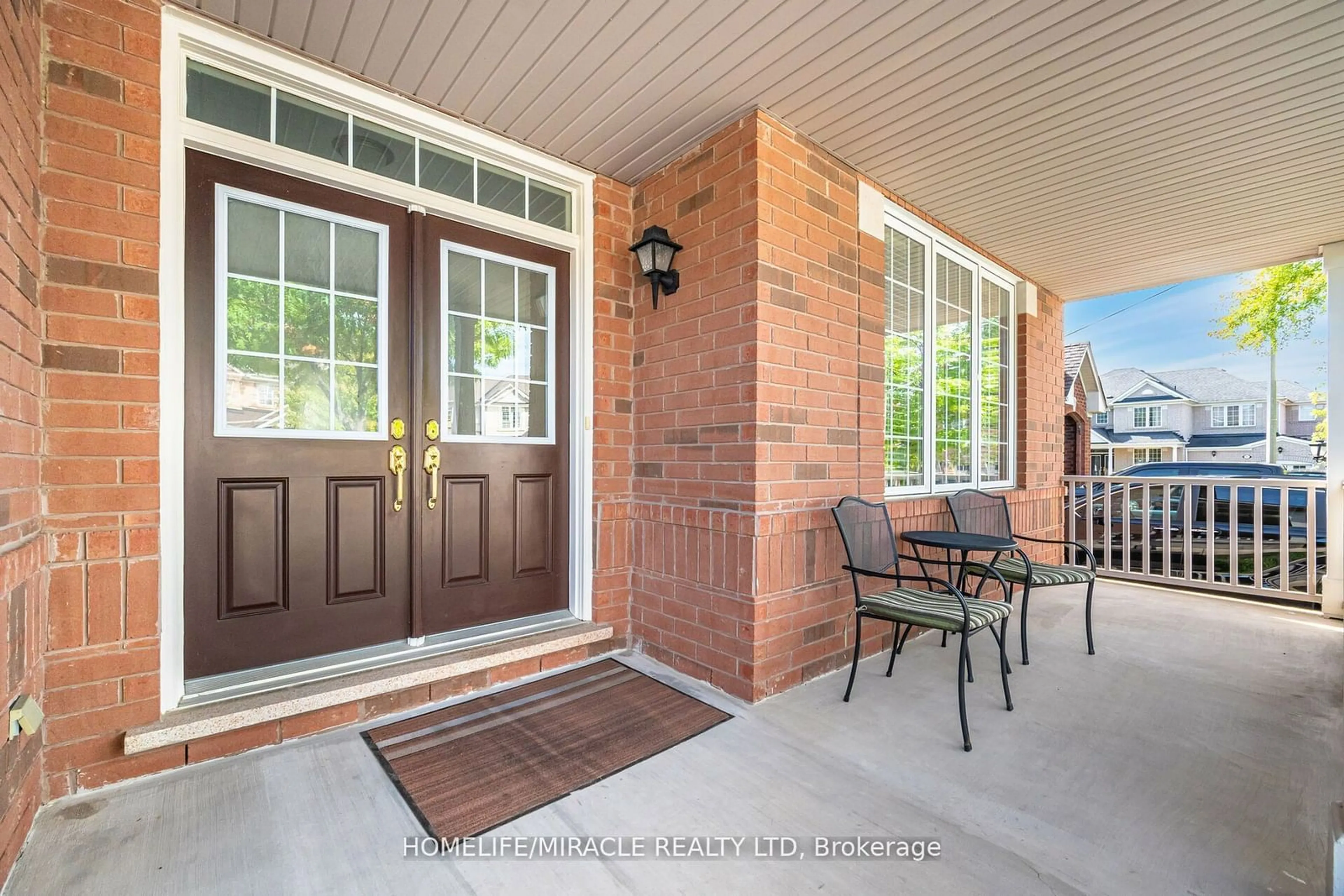 Indoor entryway, wood floors for 5 Valleywest Rd, Brampton Ontario L6P 2J9