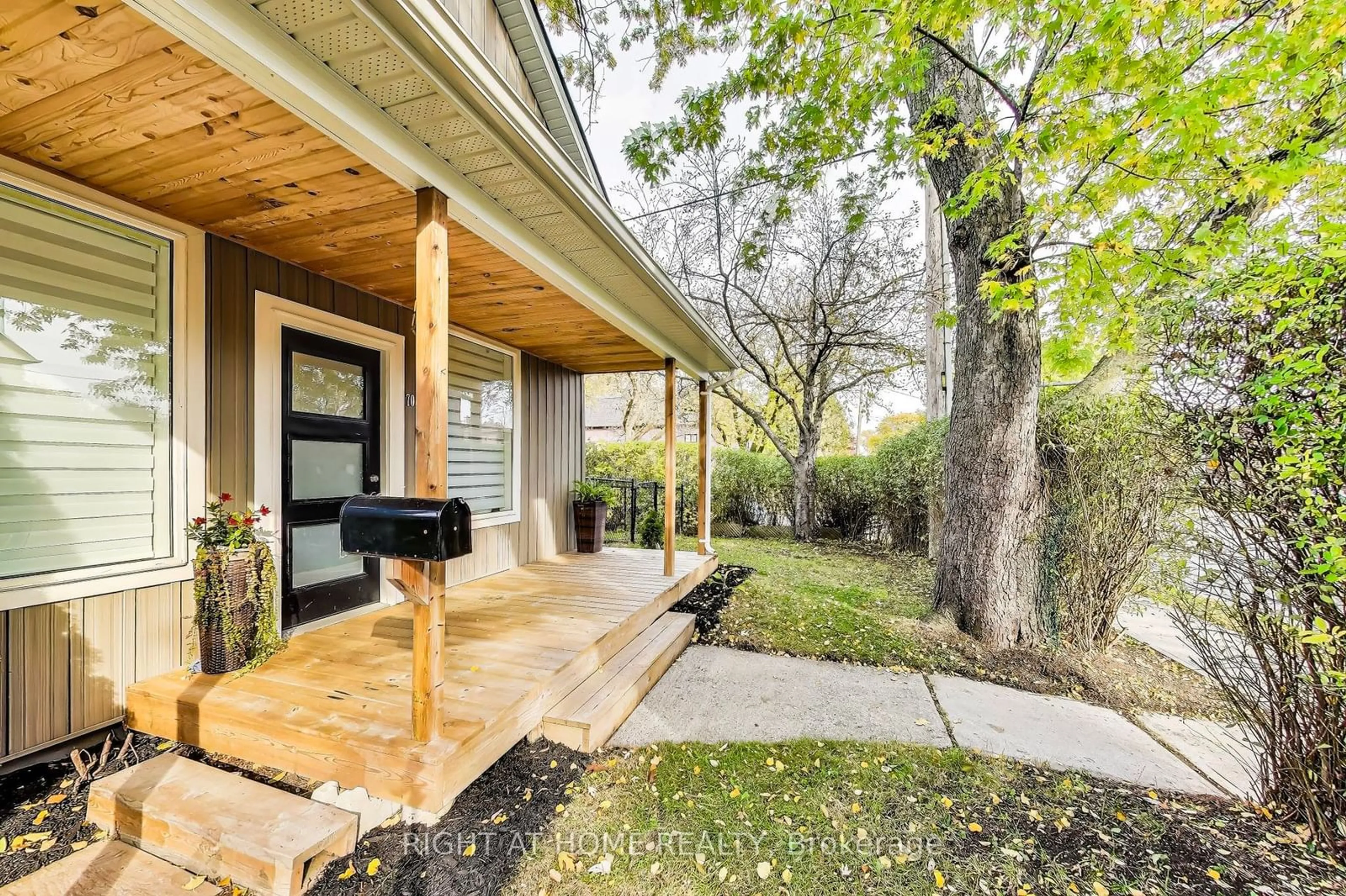 Patio, cottage for 70 Laburnham Ave, Toronto Ontario M8W 1S8