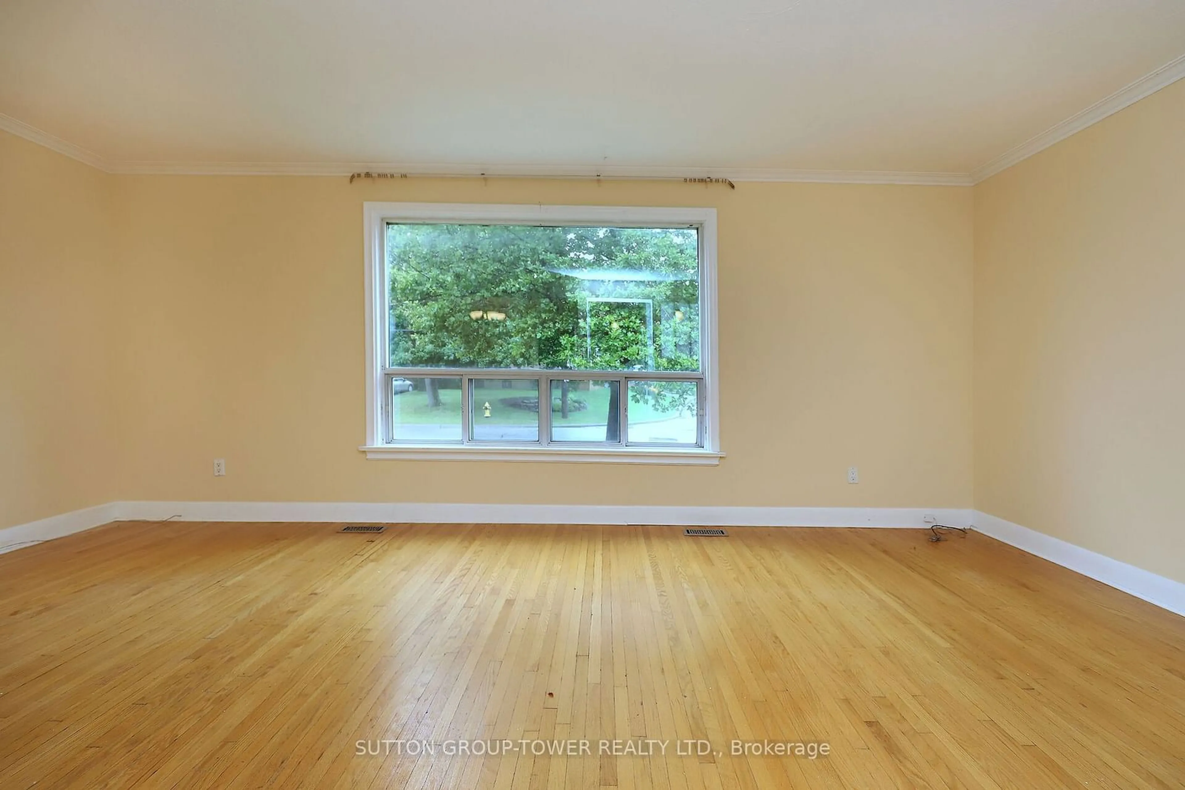 A pic of a room, wood floors for 53 Lynnford Dr, Toronto Ontario M9B 1H8