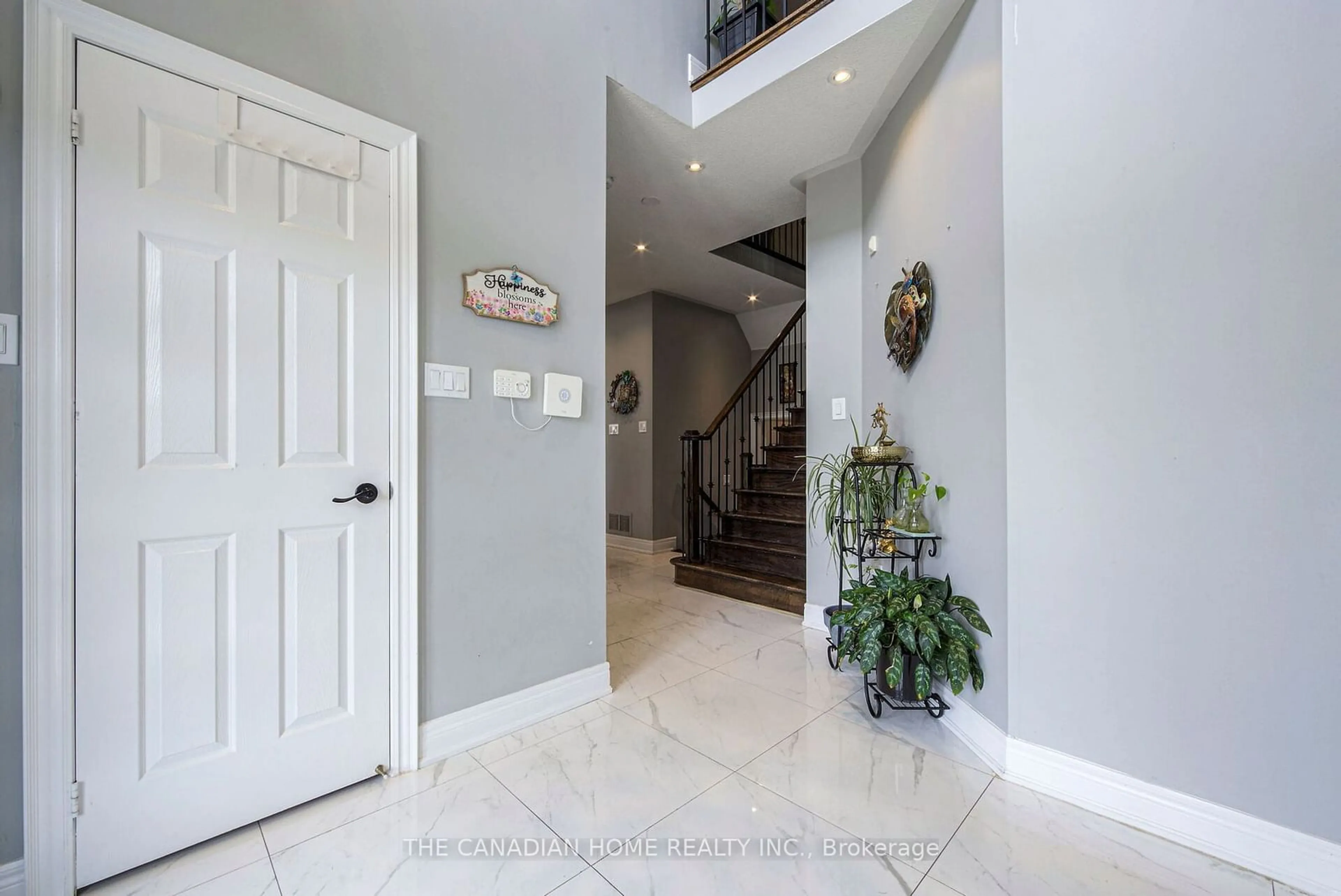 Indoor foyer, wood floors for 35 Ashby Field Rd, Brampton Ontario L6X 0R5