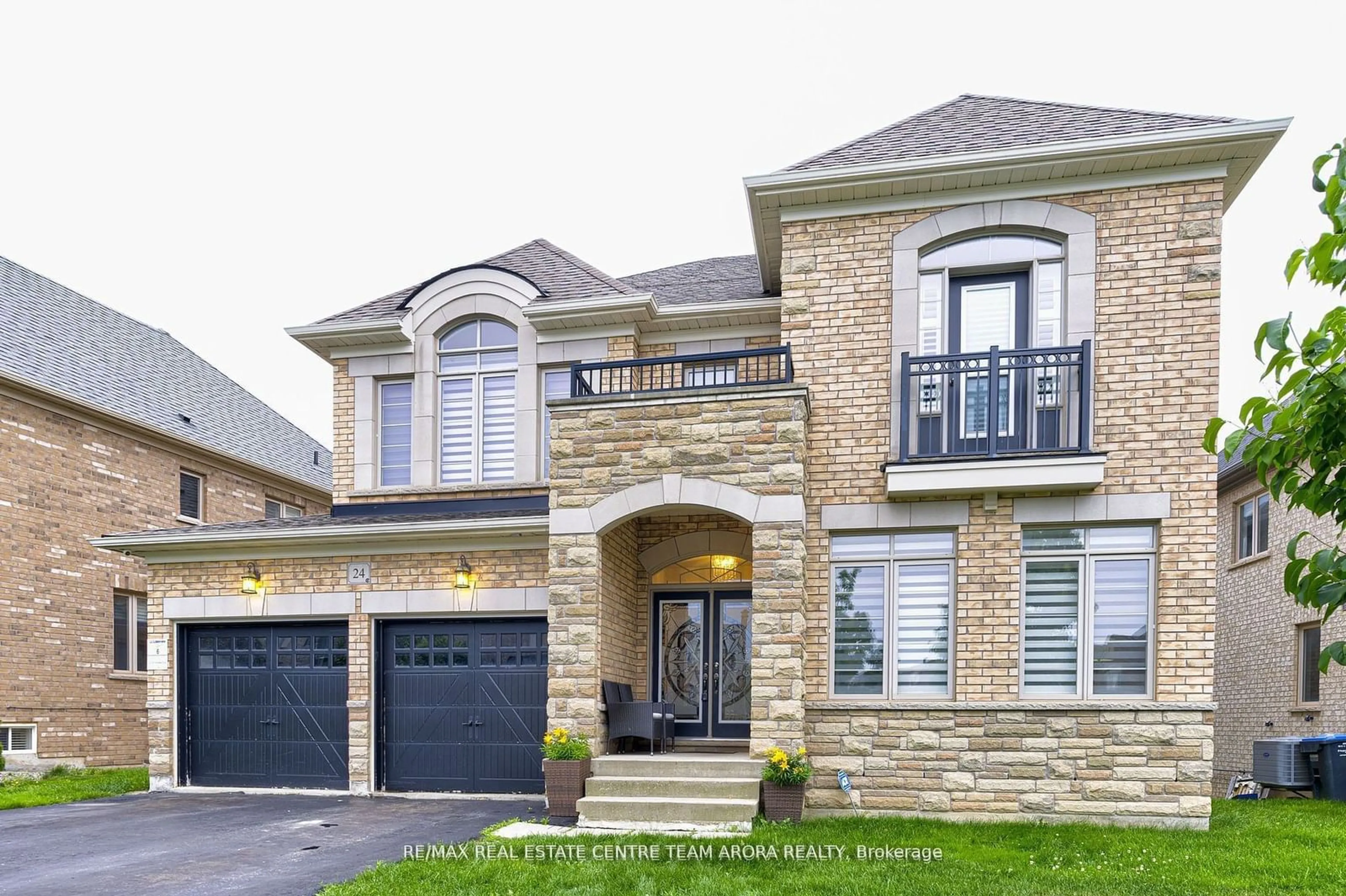 Home with brick exterior material for 24 Fort Williams Dr, Brampton Ontario L6X 0W5