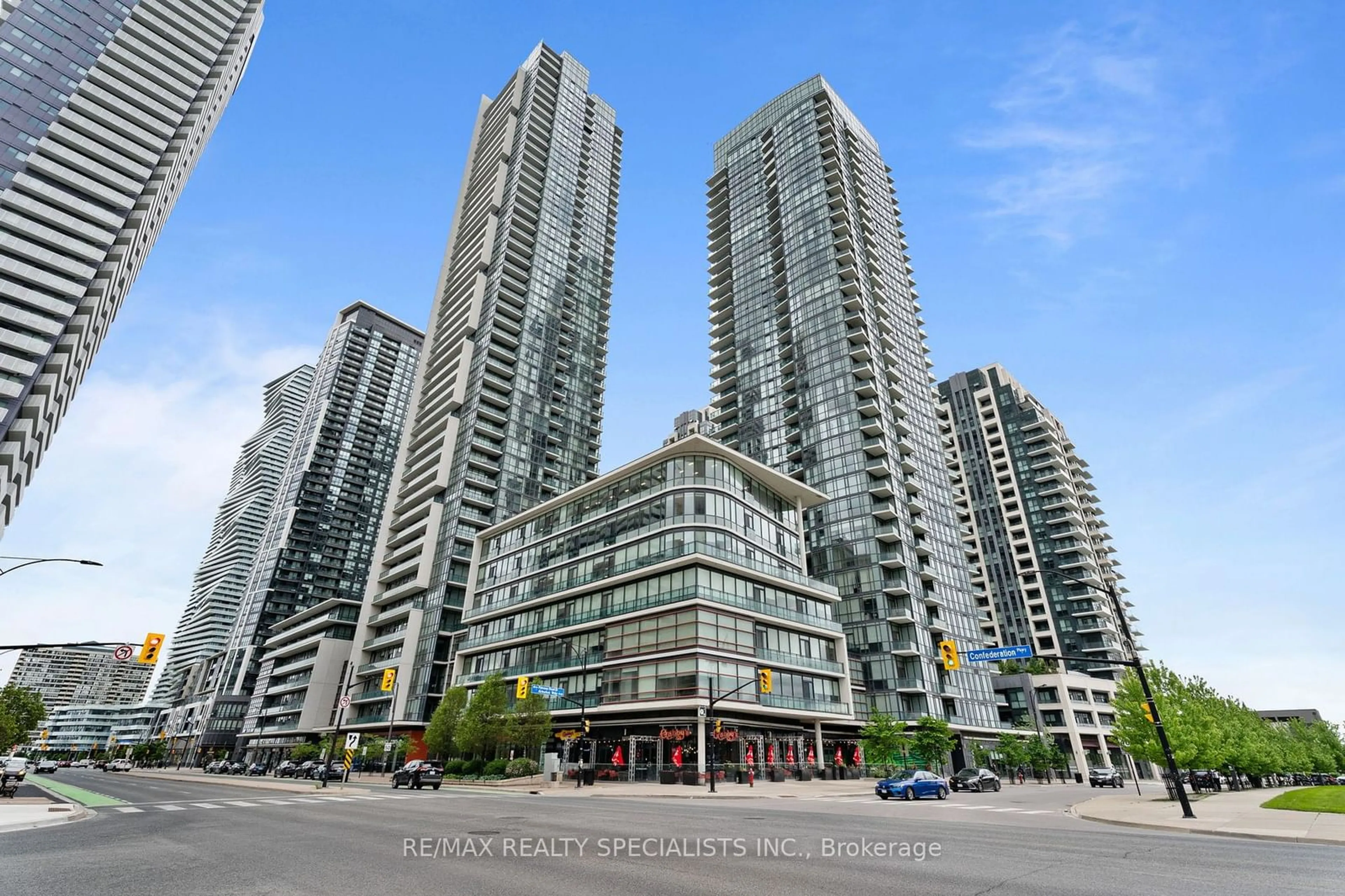 A pic from exterior of the house or condo, the view of city buildings for 4070 Confederation Pkwy #2501, Mississauga Ontario L5B 0E9