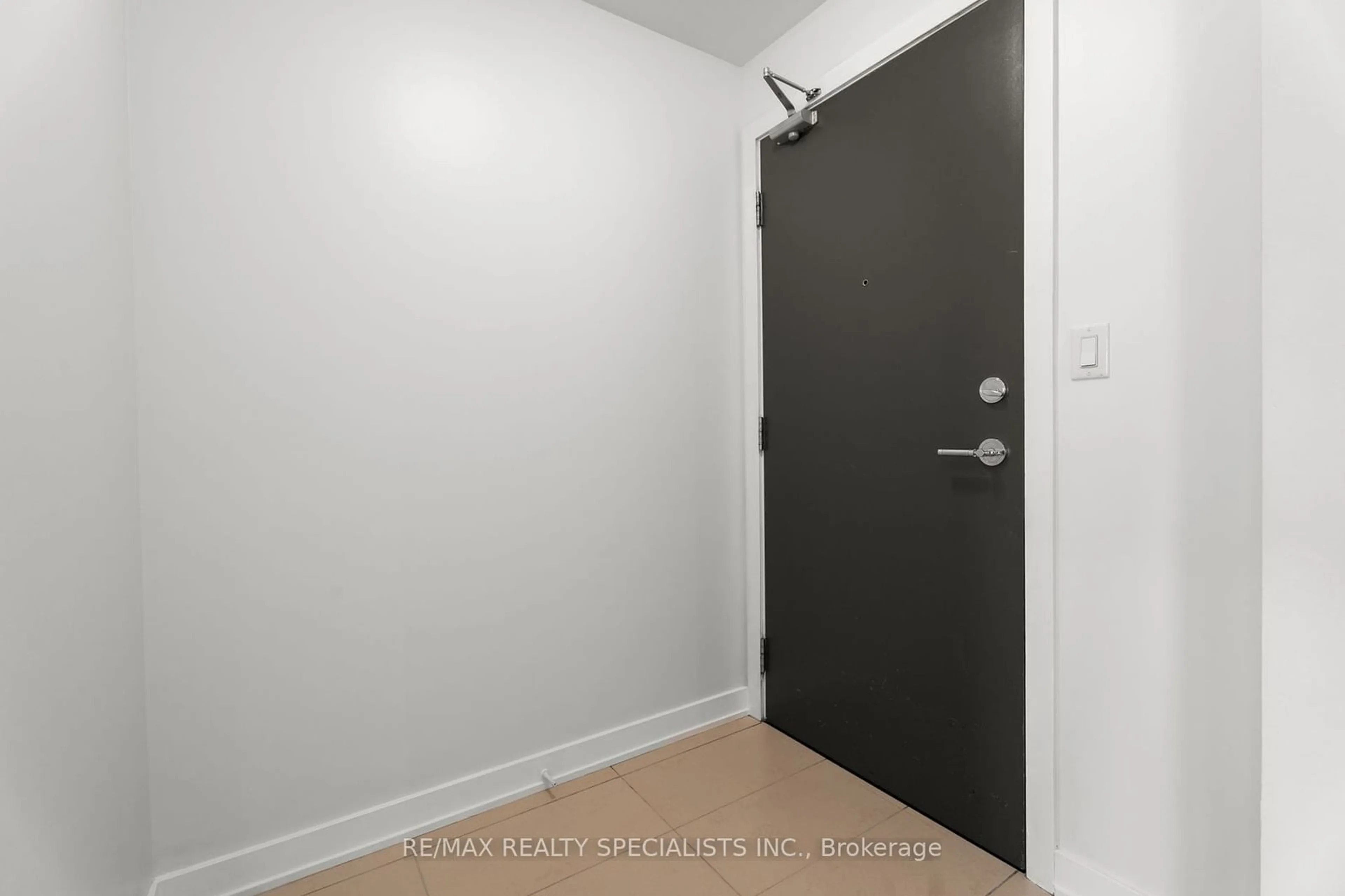 Indoor entryway, unknown floor for 4070 Confederation Pkwy #2501, Mississauga Ontario L5B 0E9