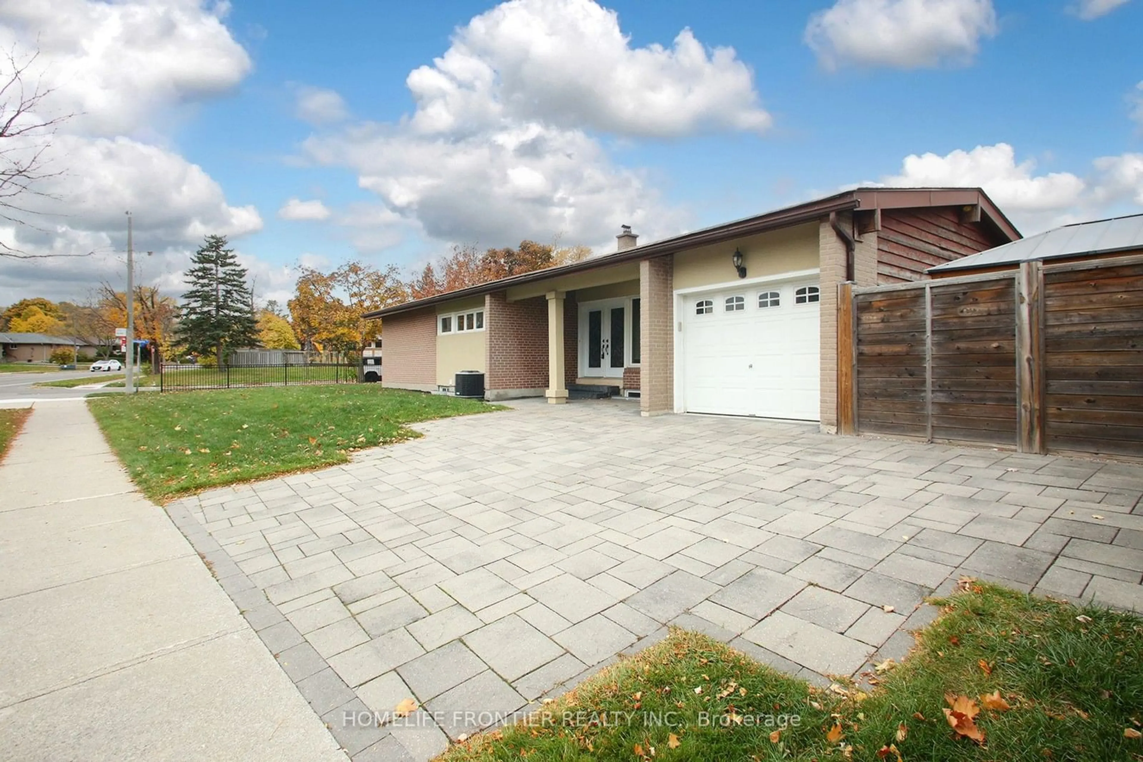 Frontside or backside of a home, the fenced backyard for 2517 Truscott Dr, Mississauga Ontario L5J 2B3