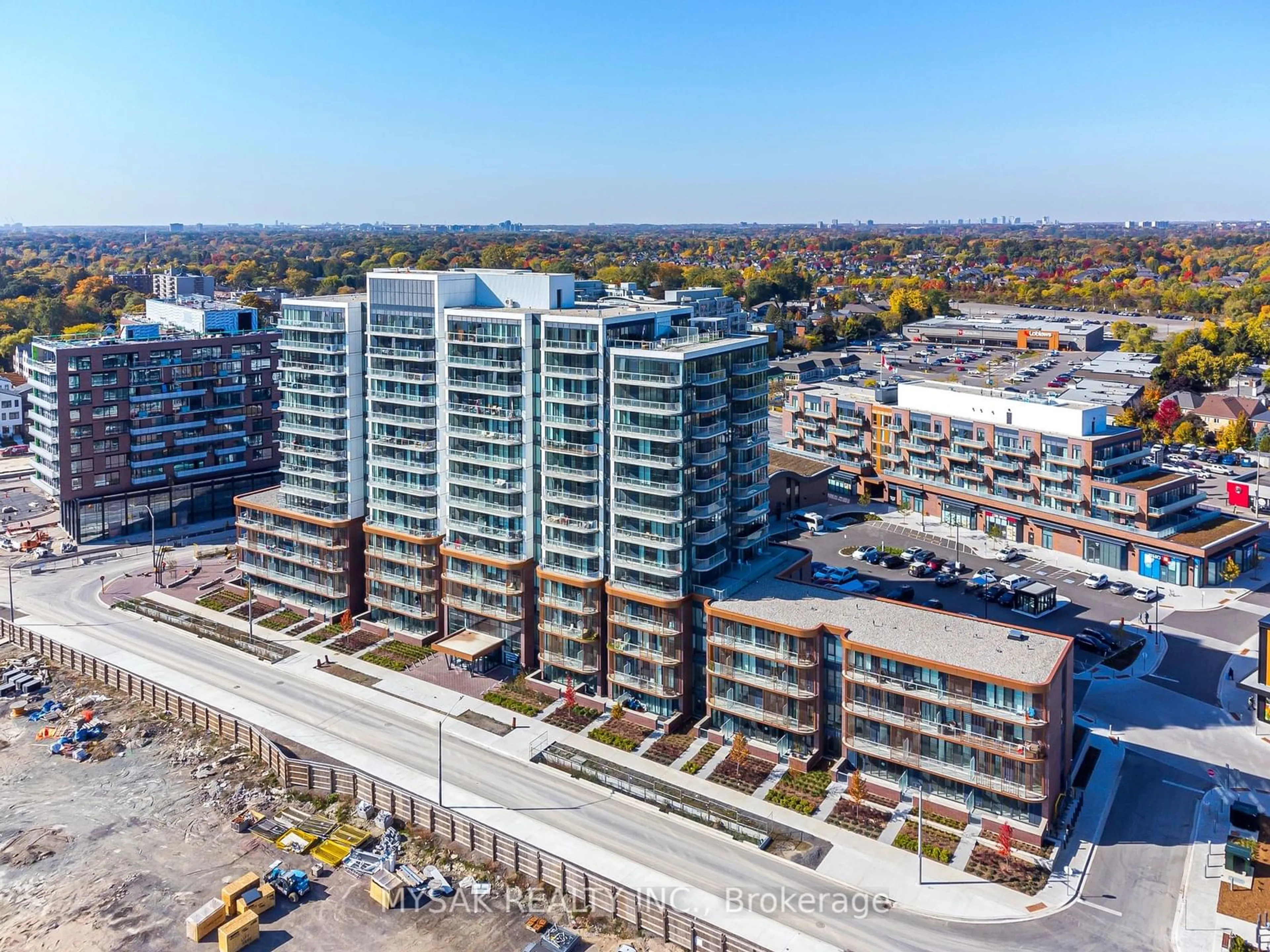 A pic from exterior of the house or condo, the view of city buildings for 220 Missinihe Way #906, Mississauga Ontario L6A 5A8