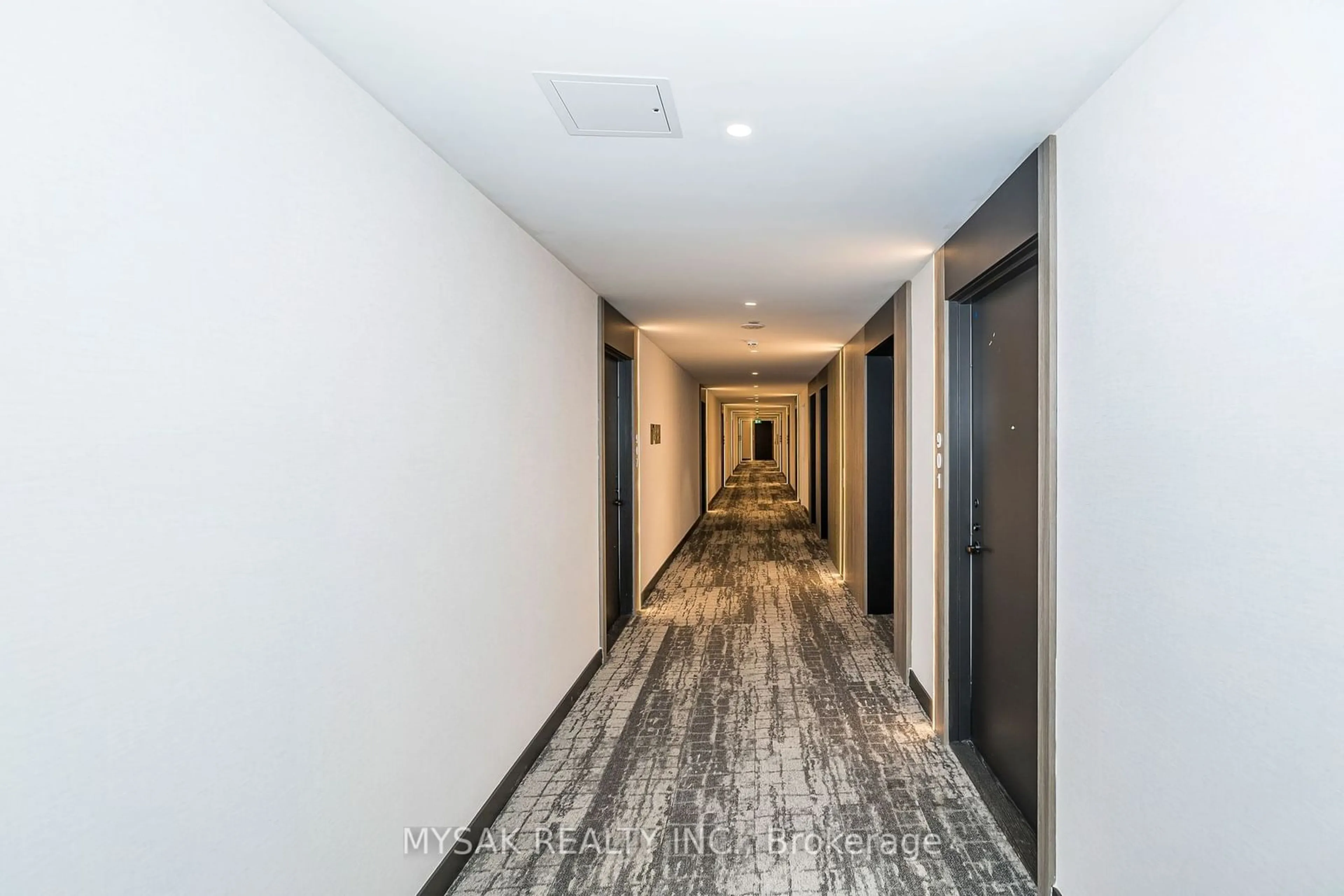 Indoor foyer, cement floor for 220 Missinihe Way #906, Mississauga Ontario L6A 5A8