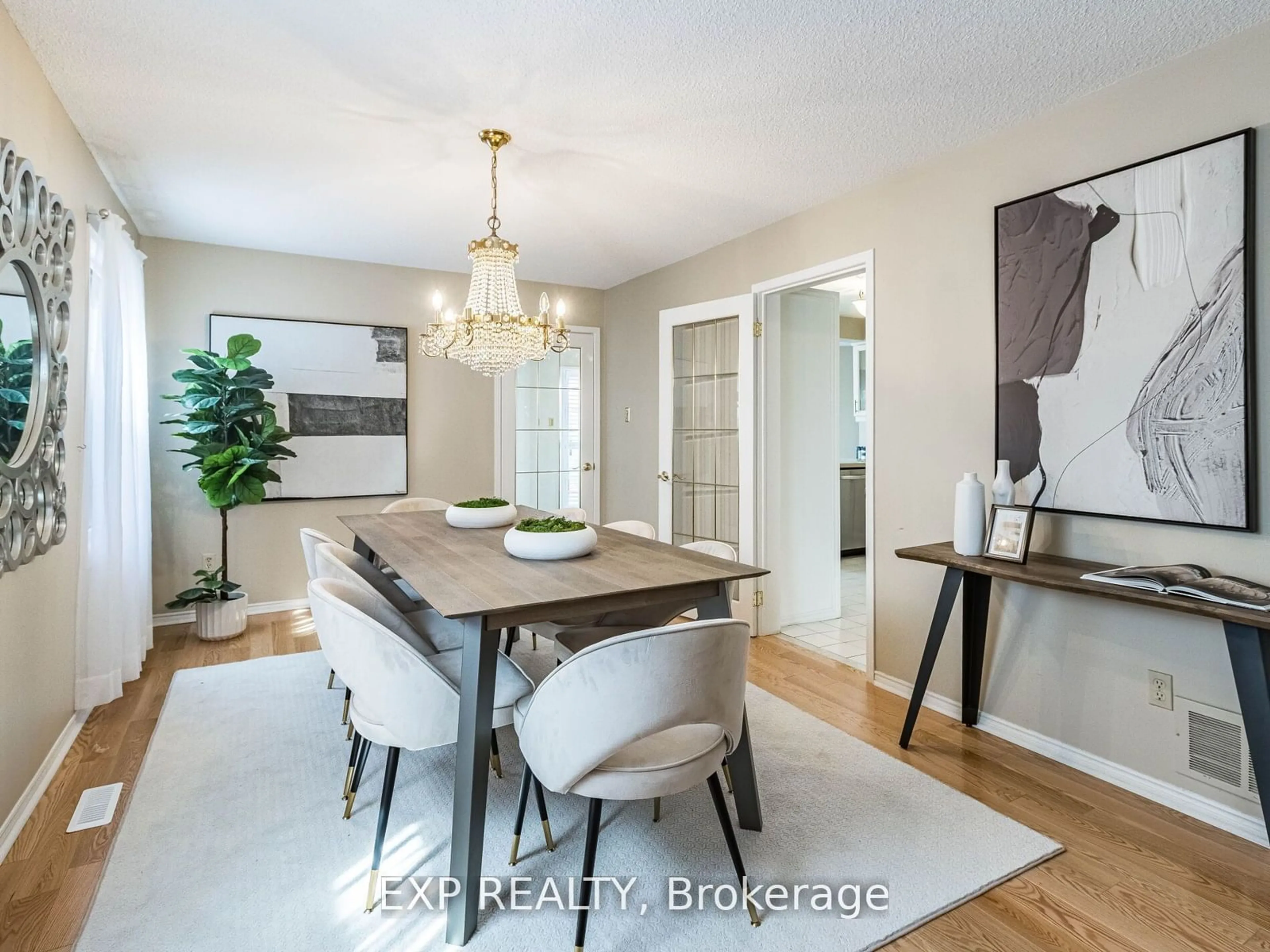 Dining room, wood floors for 449 Greenpark Cres, Mississauga Ontario L5B 3P4